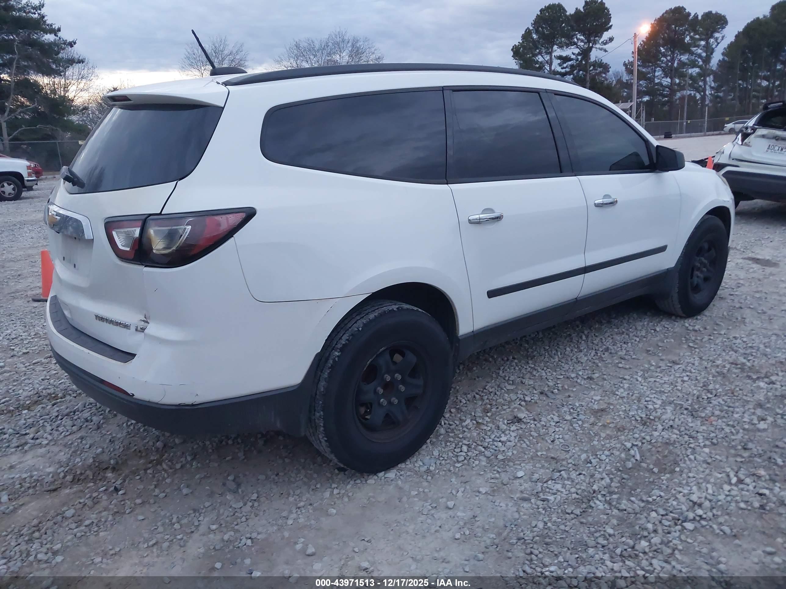 CHEVROLET TRAVERSE image 4