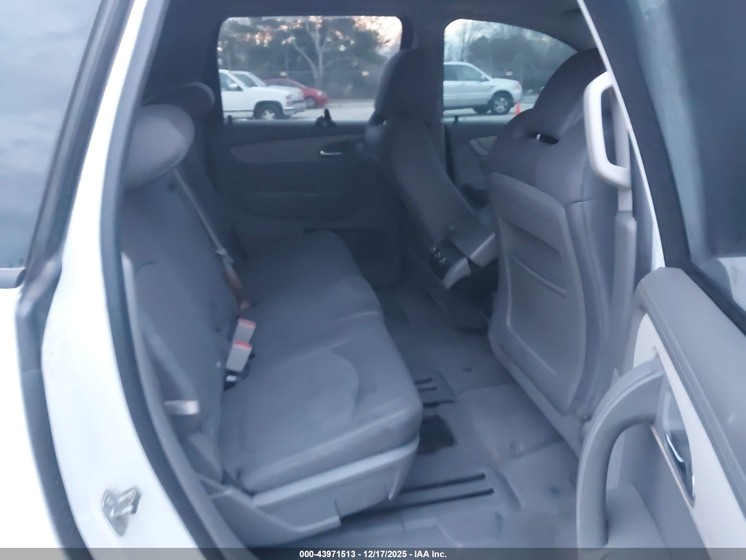 CHEVROLET TRAVERSE image 8
