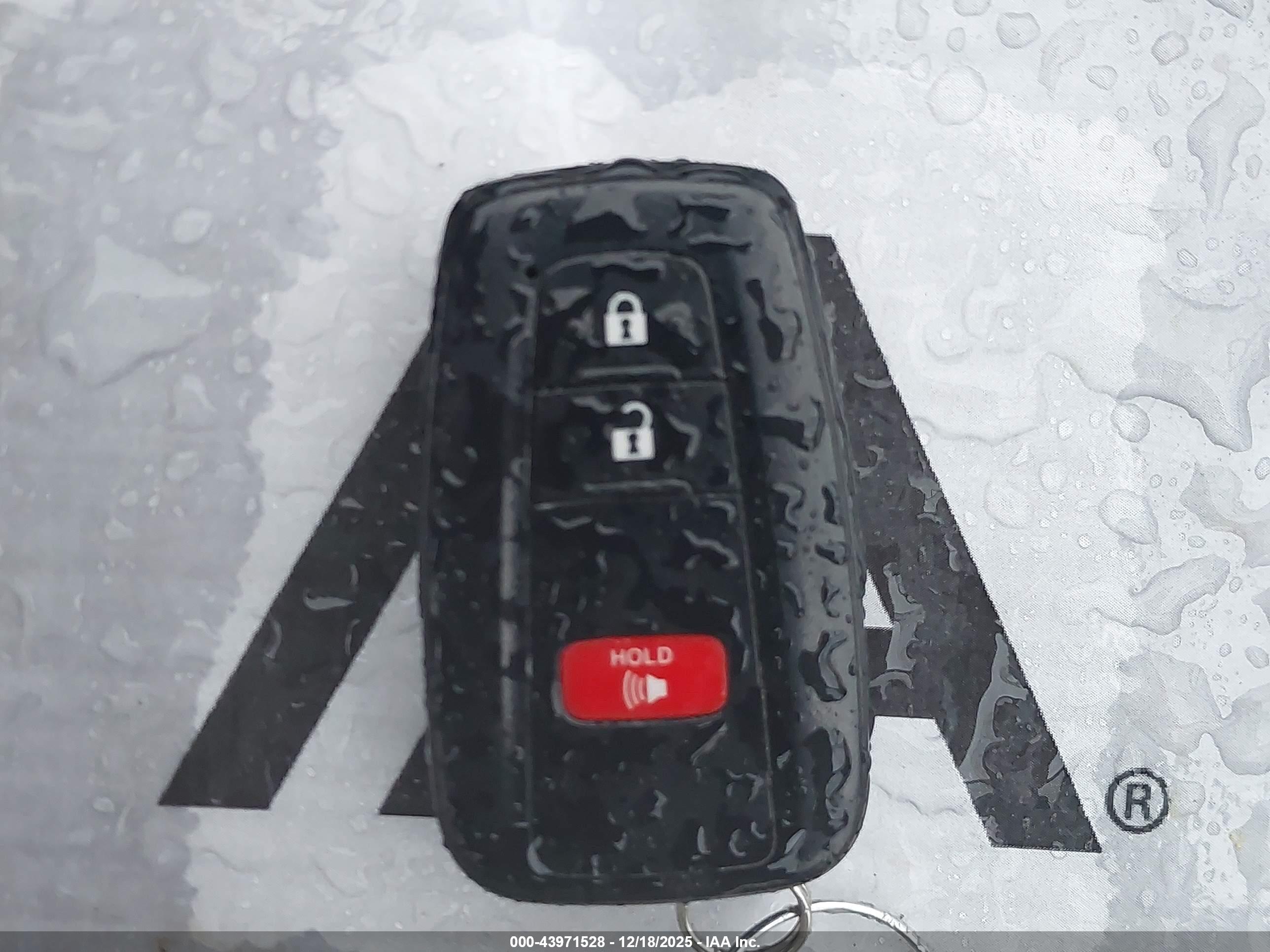 TOYOTA RAV4 image 11