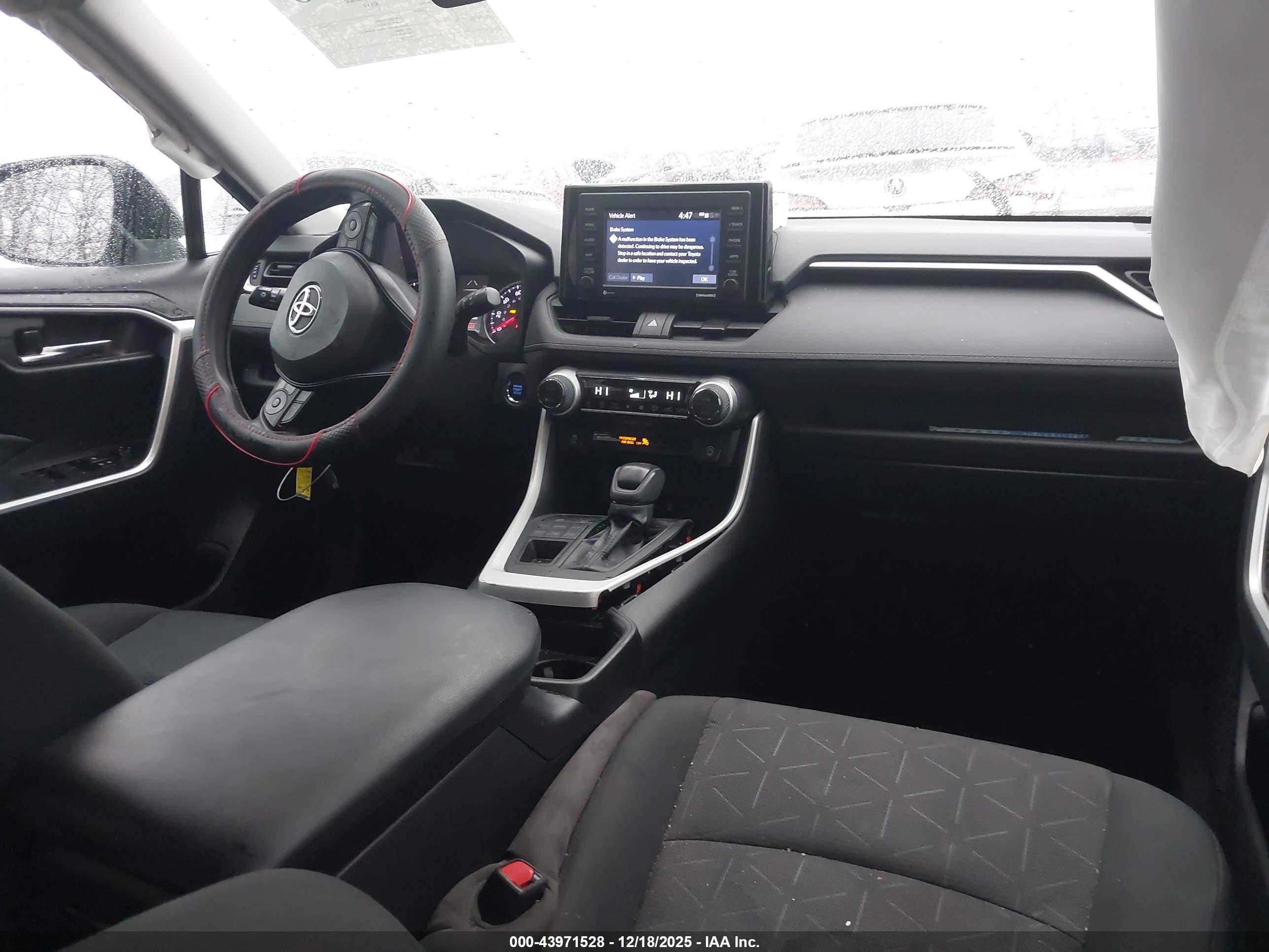 TOYOTA RAV4 image 5