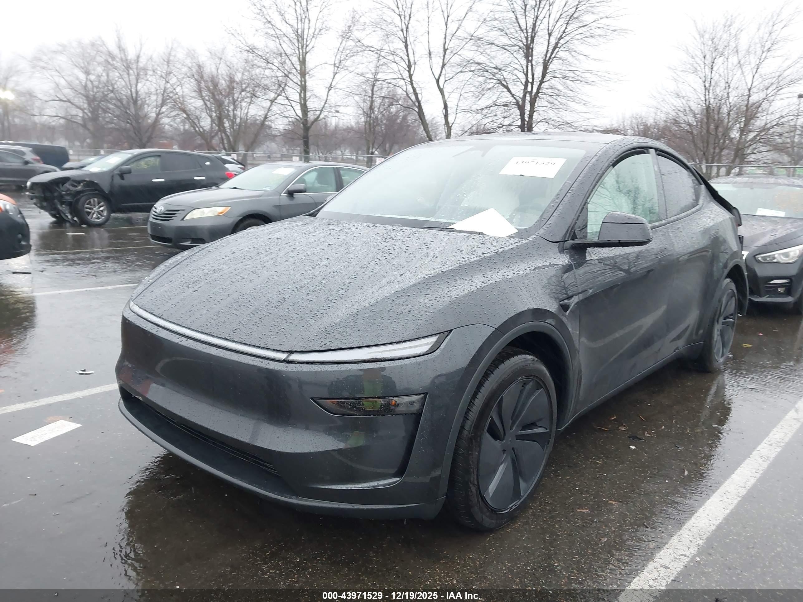 TESLA MODEL image 2