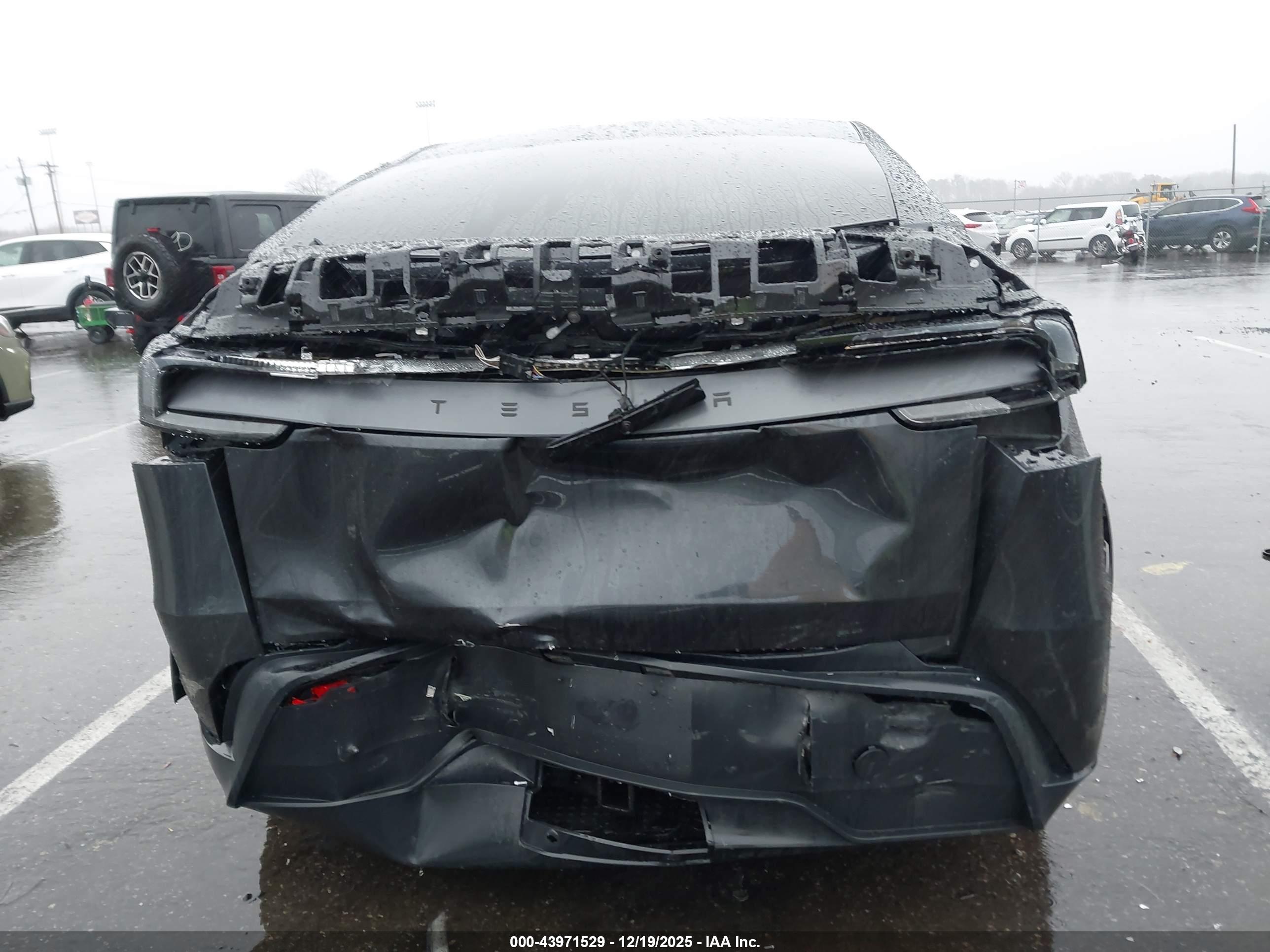 TESLA MODEL image 6