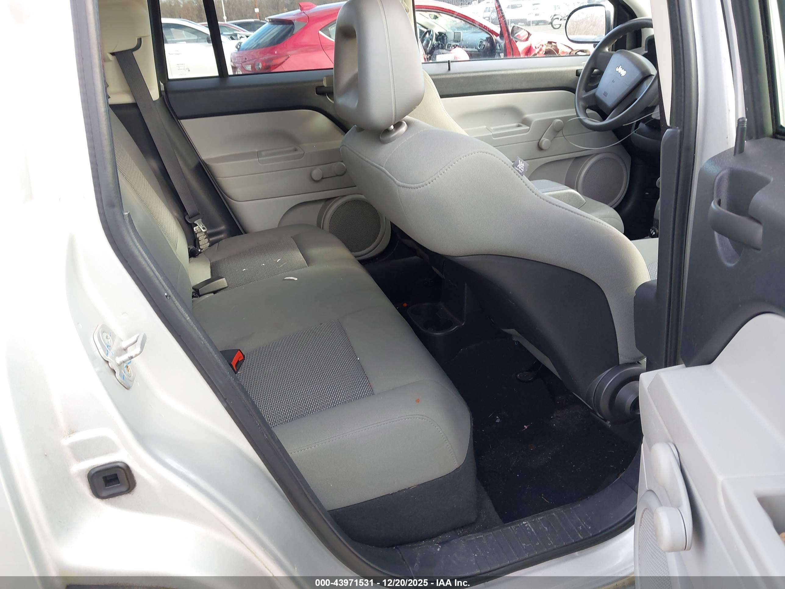 JEEP COMPASS image 8