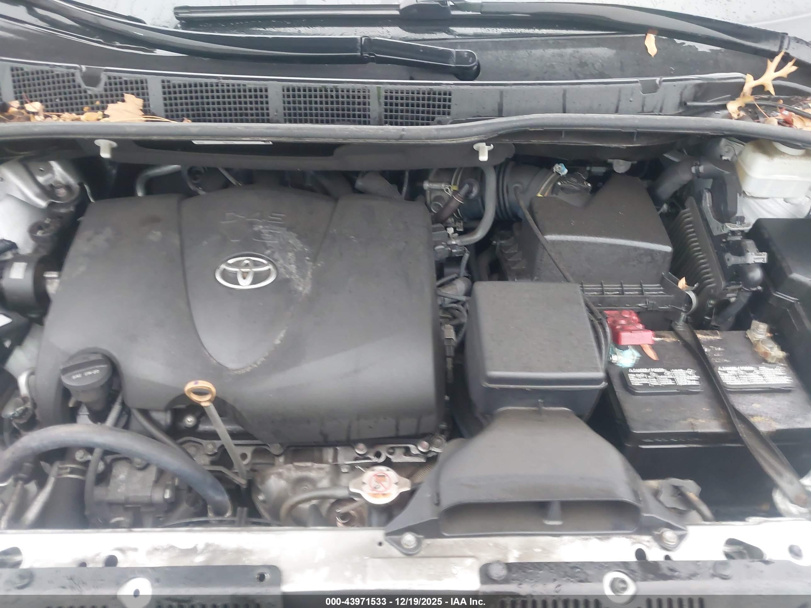 TOYOTA SIENNA image 10