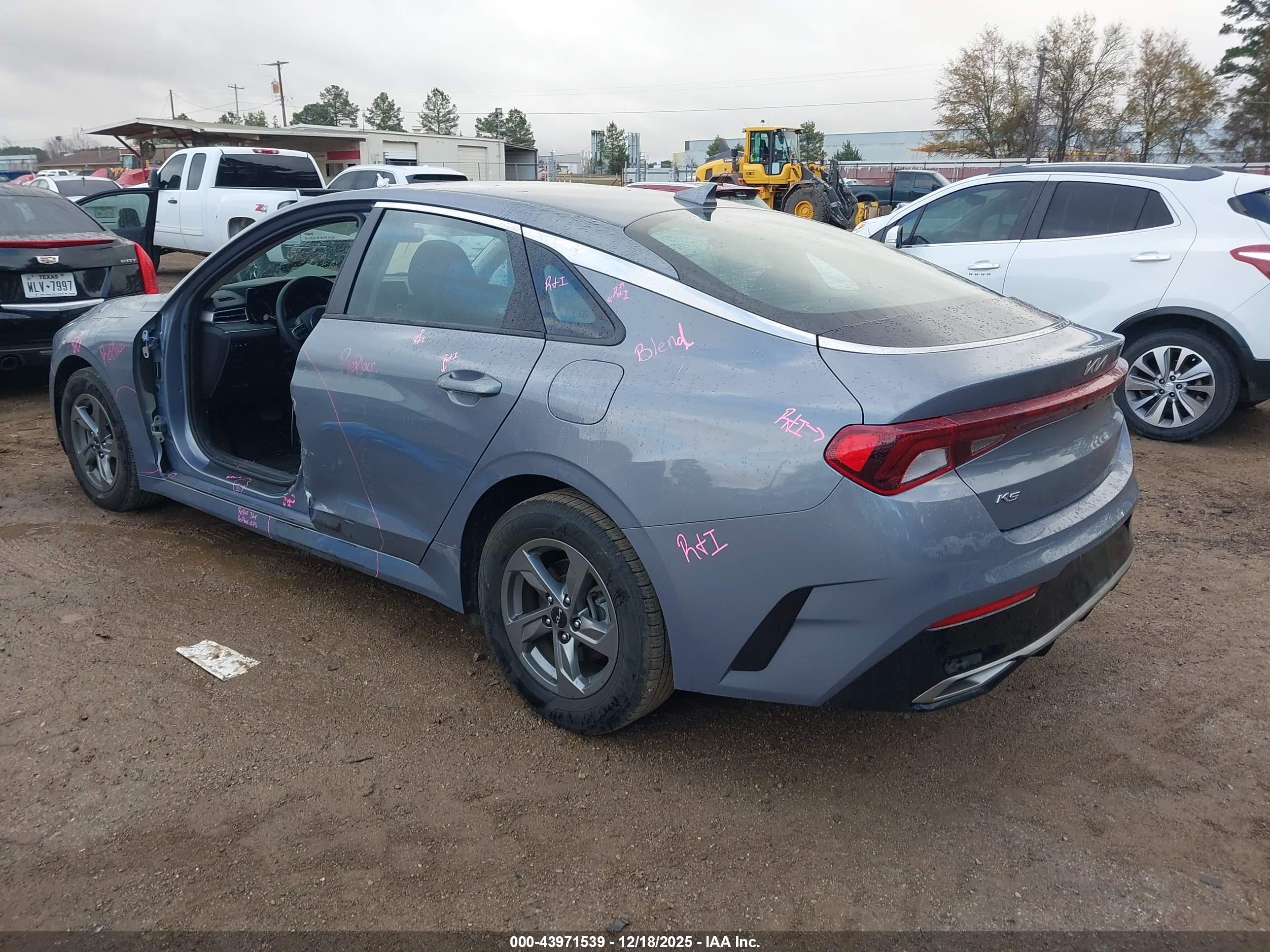 KIA K5 image 3