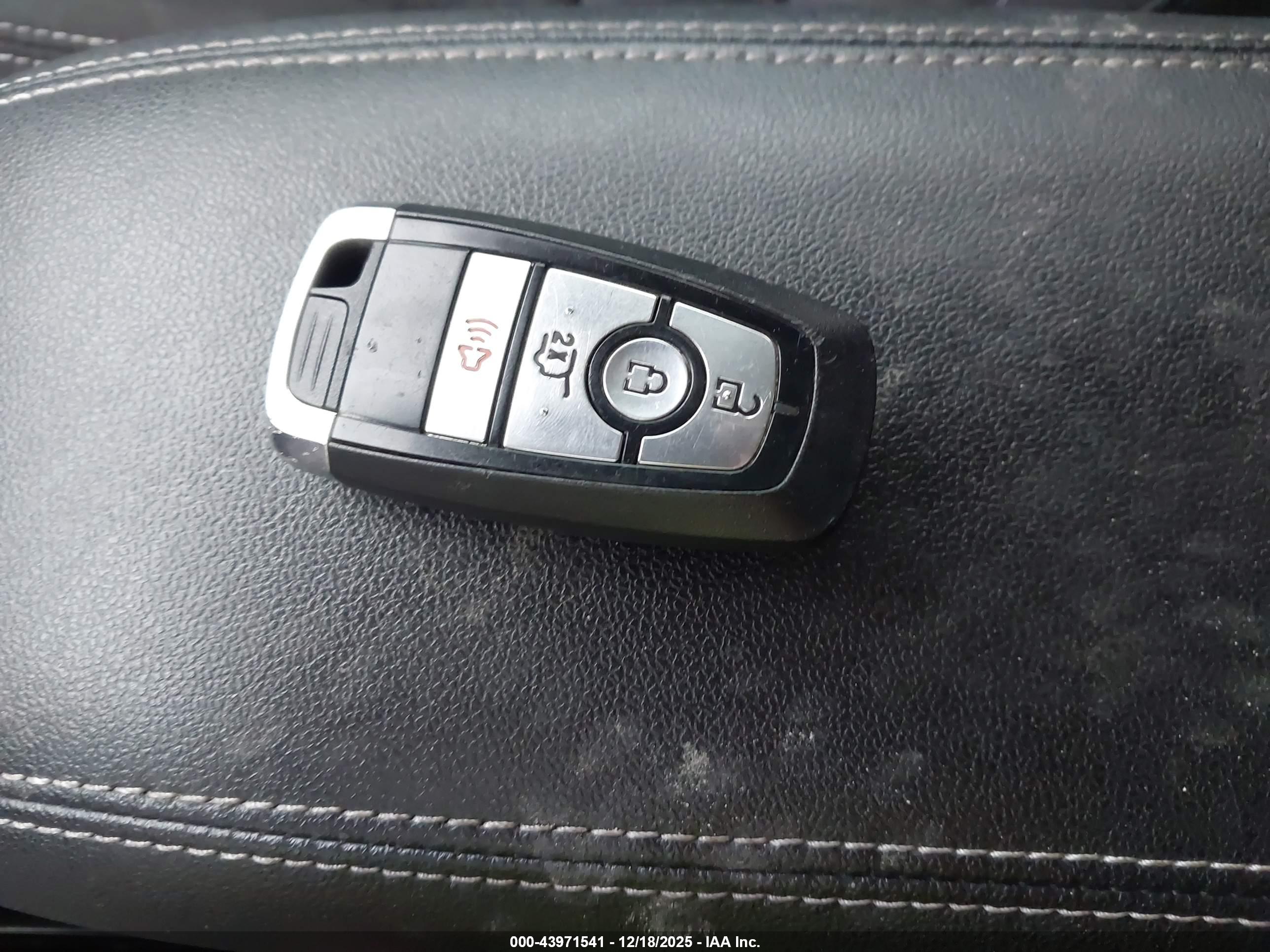 FORD ESCAPE image 11