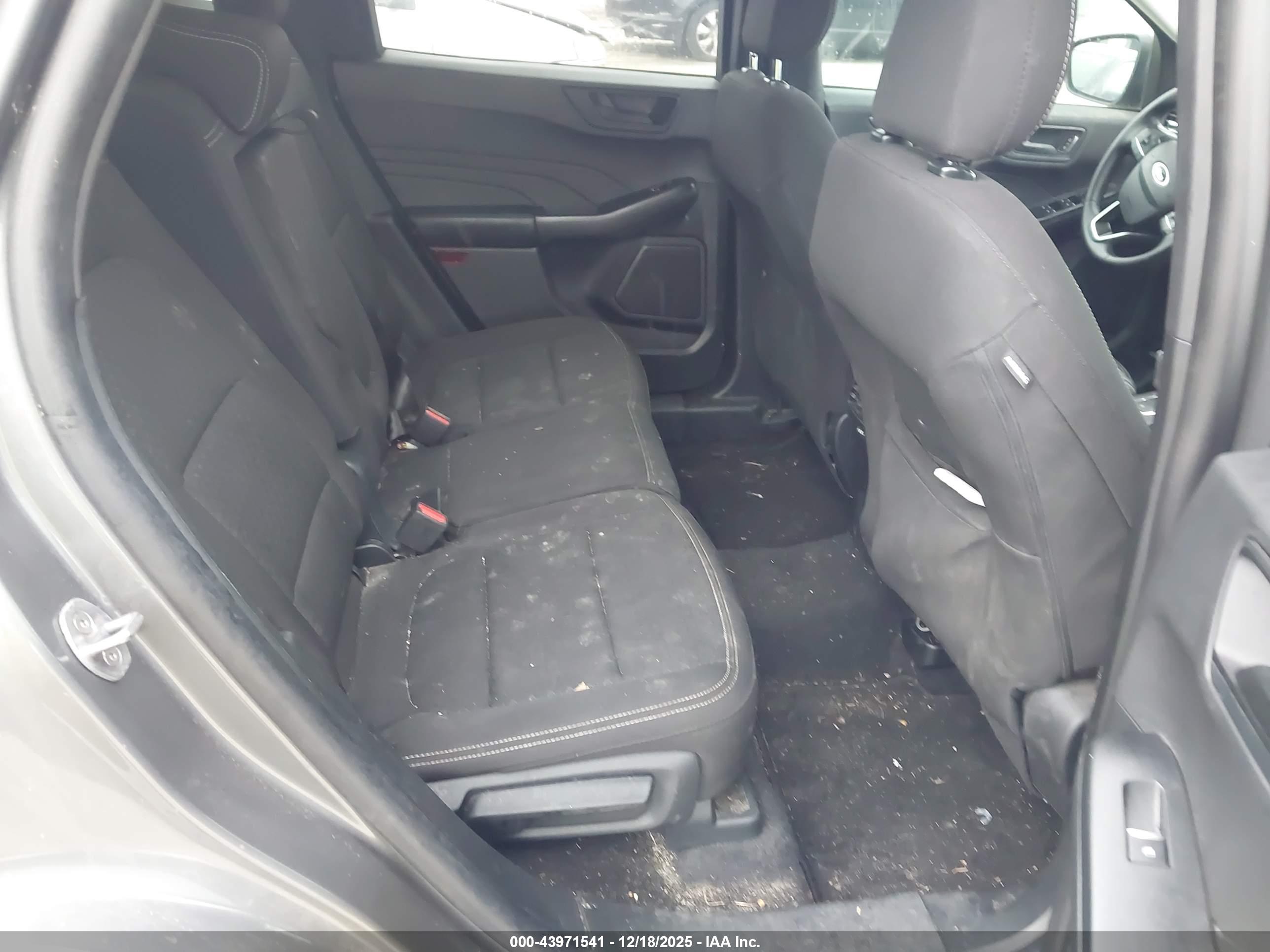 FORD ESCAPE image 8