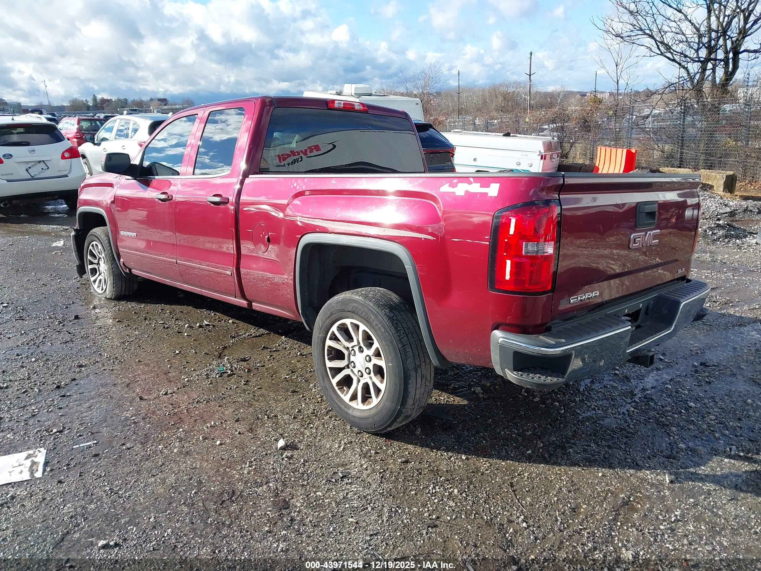 GMC SIERRA image 3