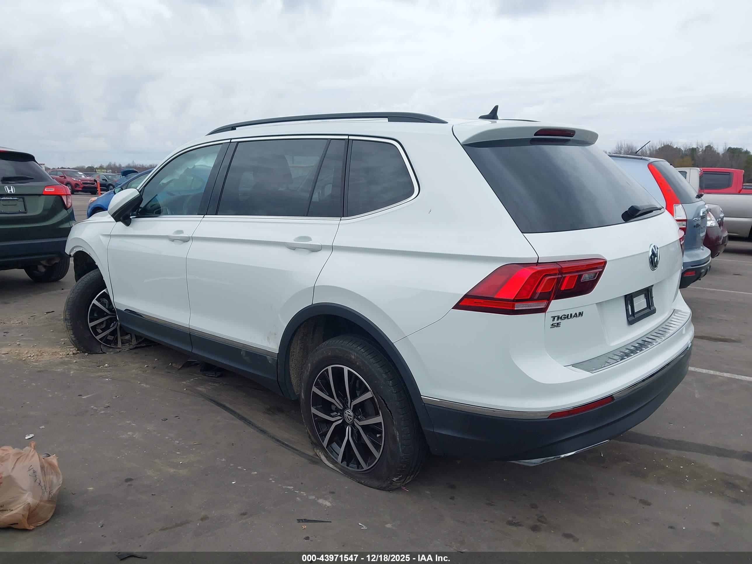 VOLKSWAGEN TIGUAN image 3
