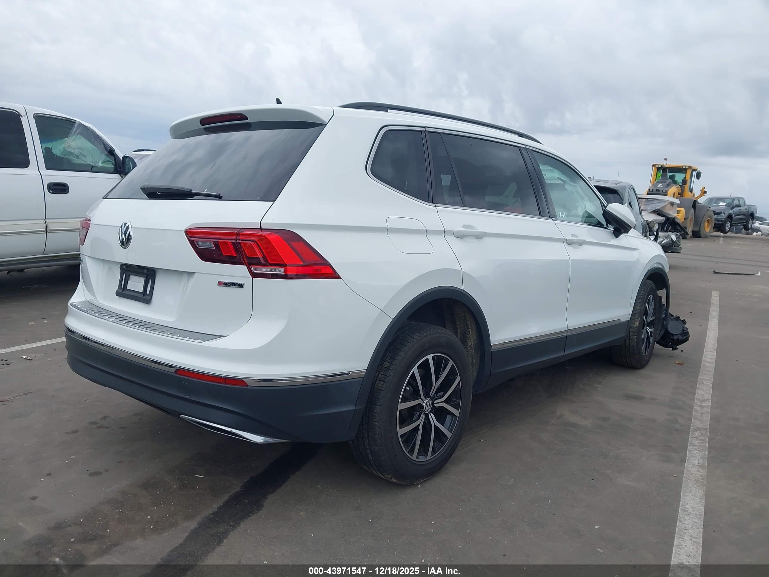 VOLKSWAGEN TIGUAN image 4