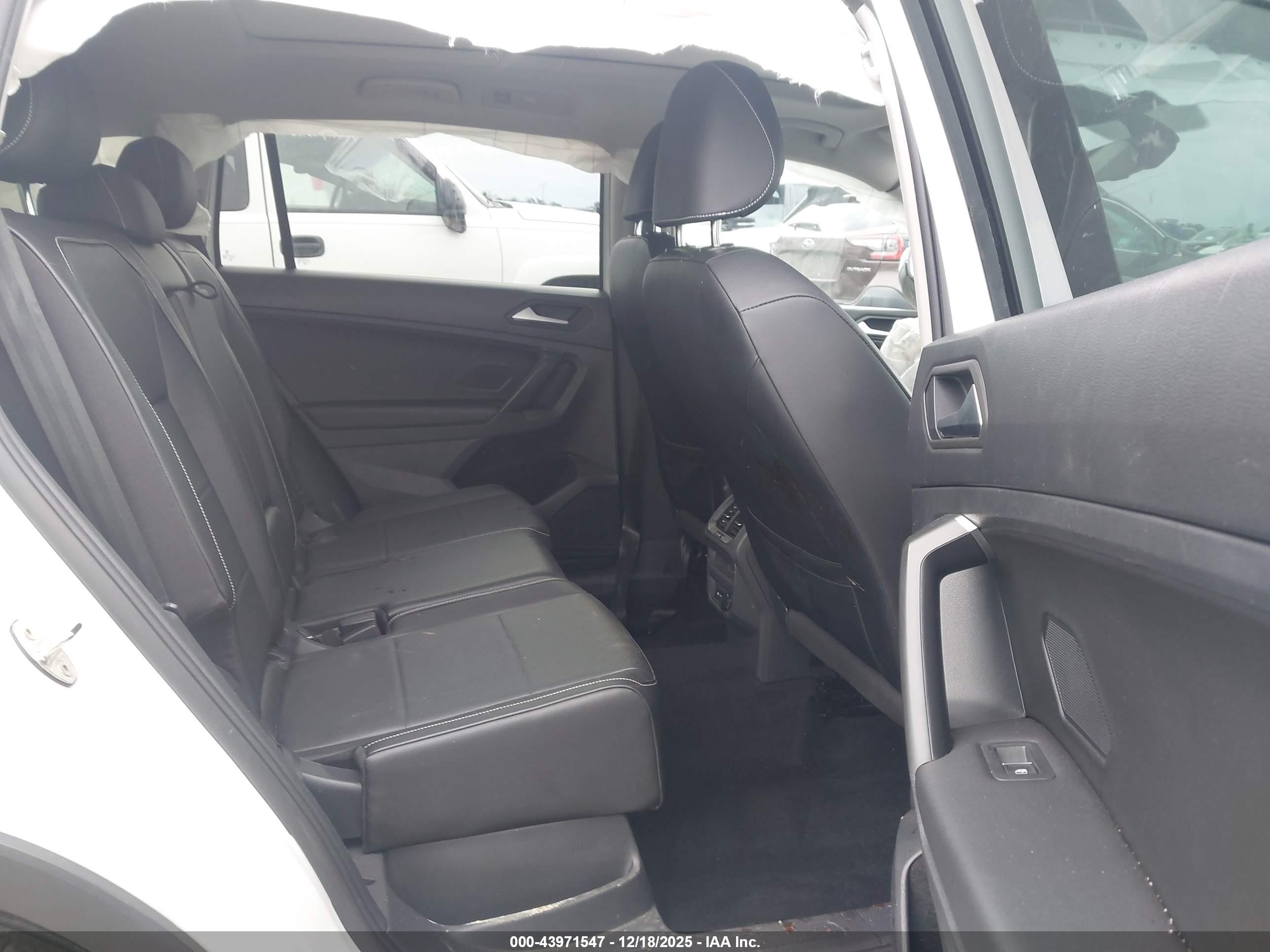 VOLKSWAGEN TIGUAN image 8