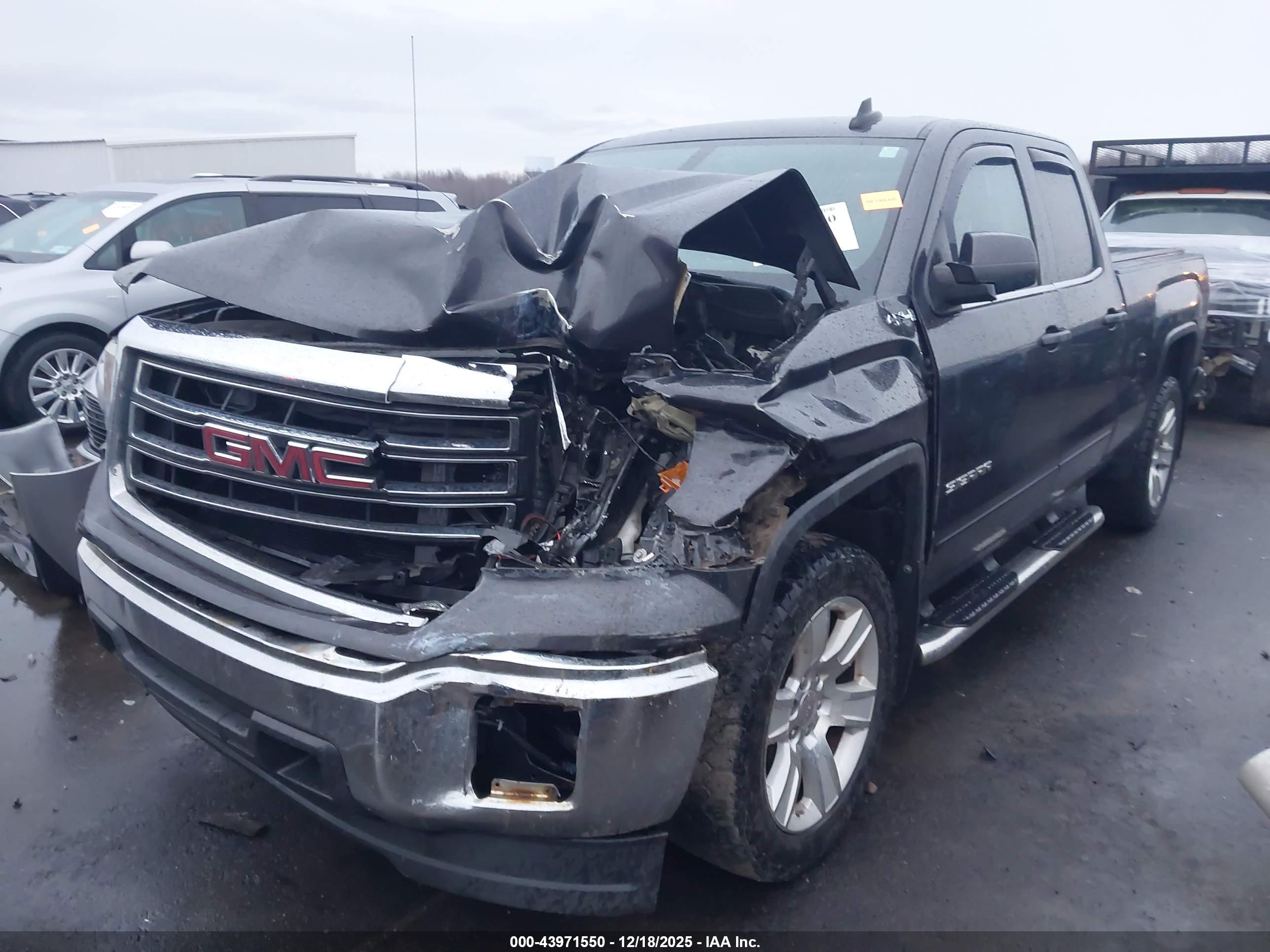 GMC SIERRA image 2