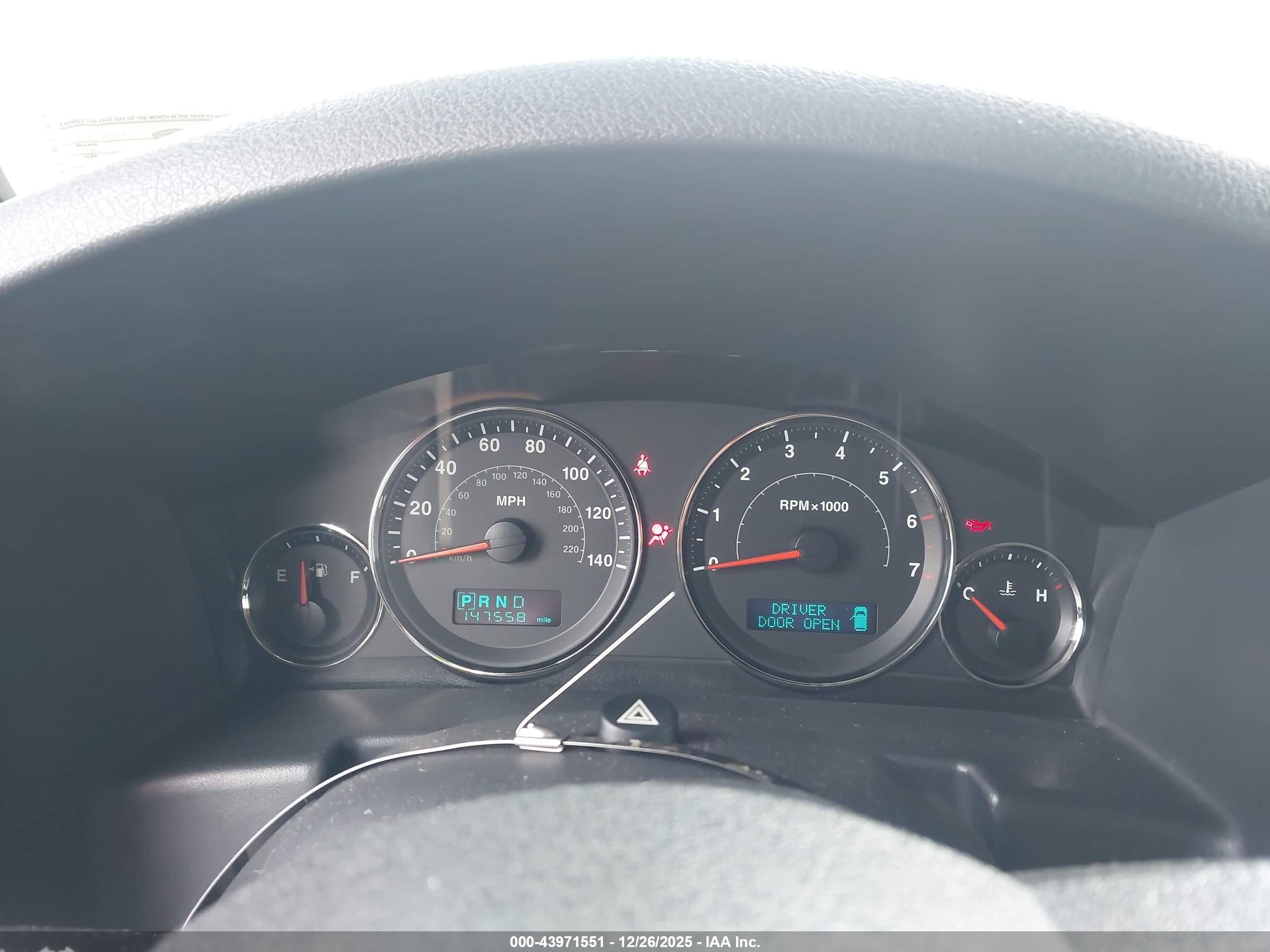 JEEP COMMANDER image 7