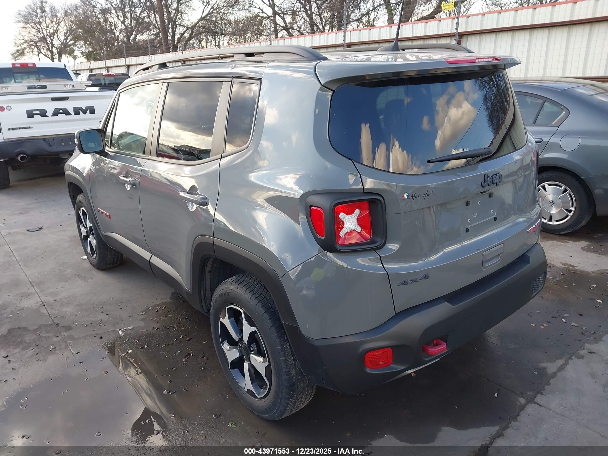 JEEP RENEGADE image 3