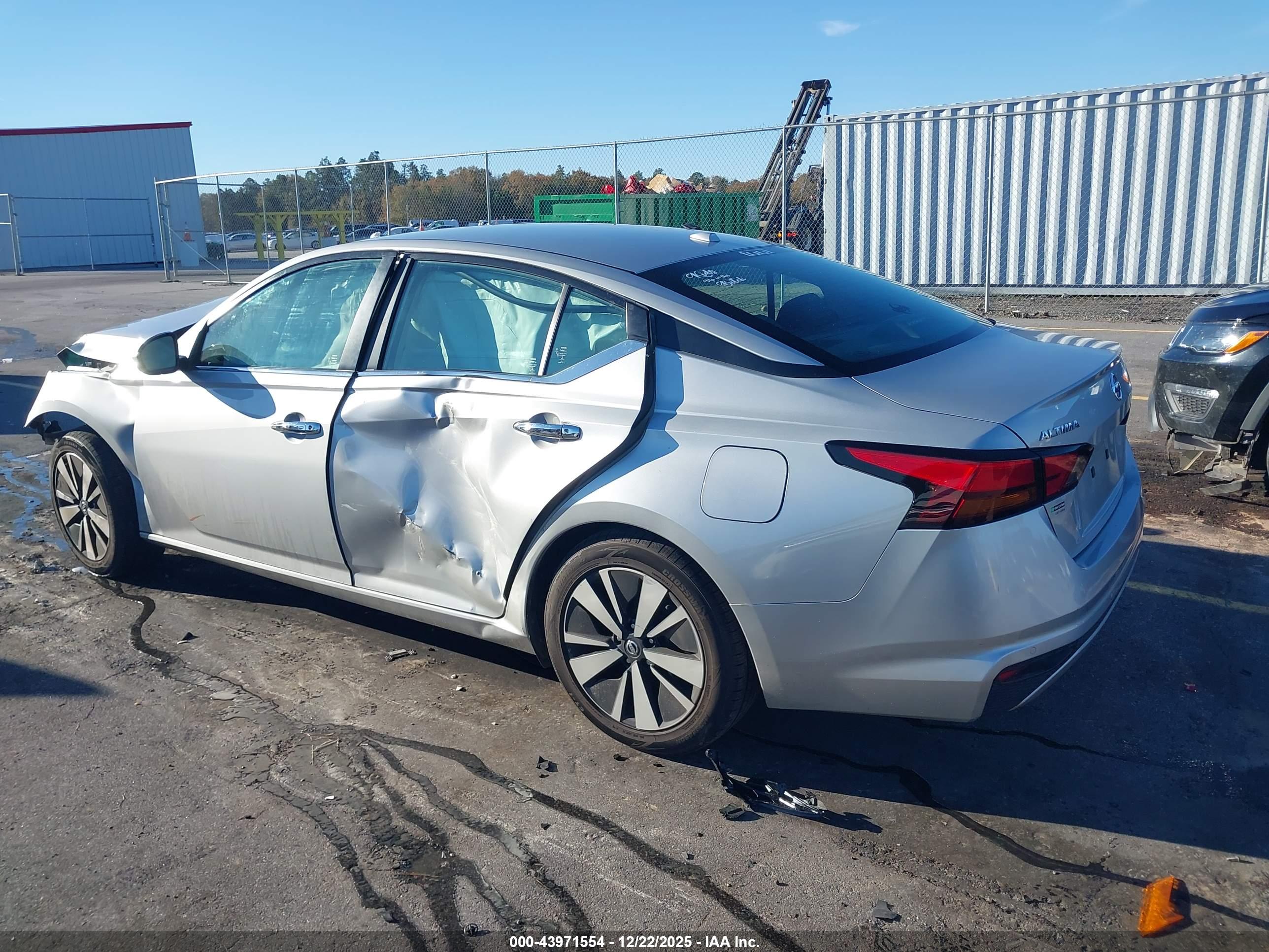NISSAN ALTIMA image 3