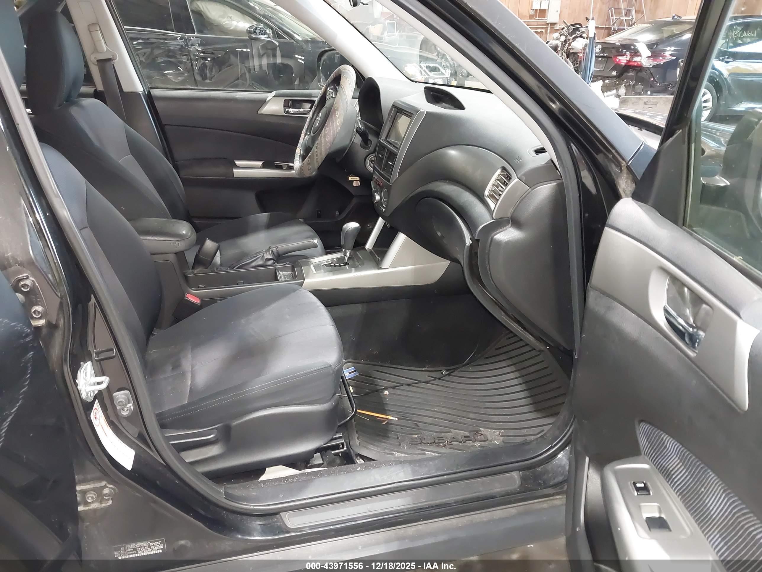 SUBARU FORESTER image 5
