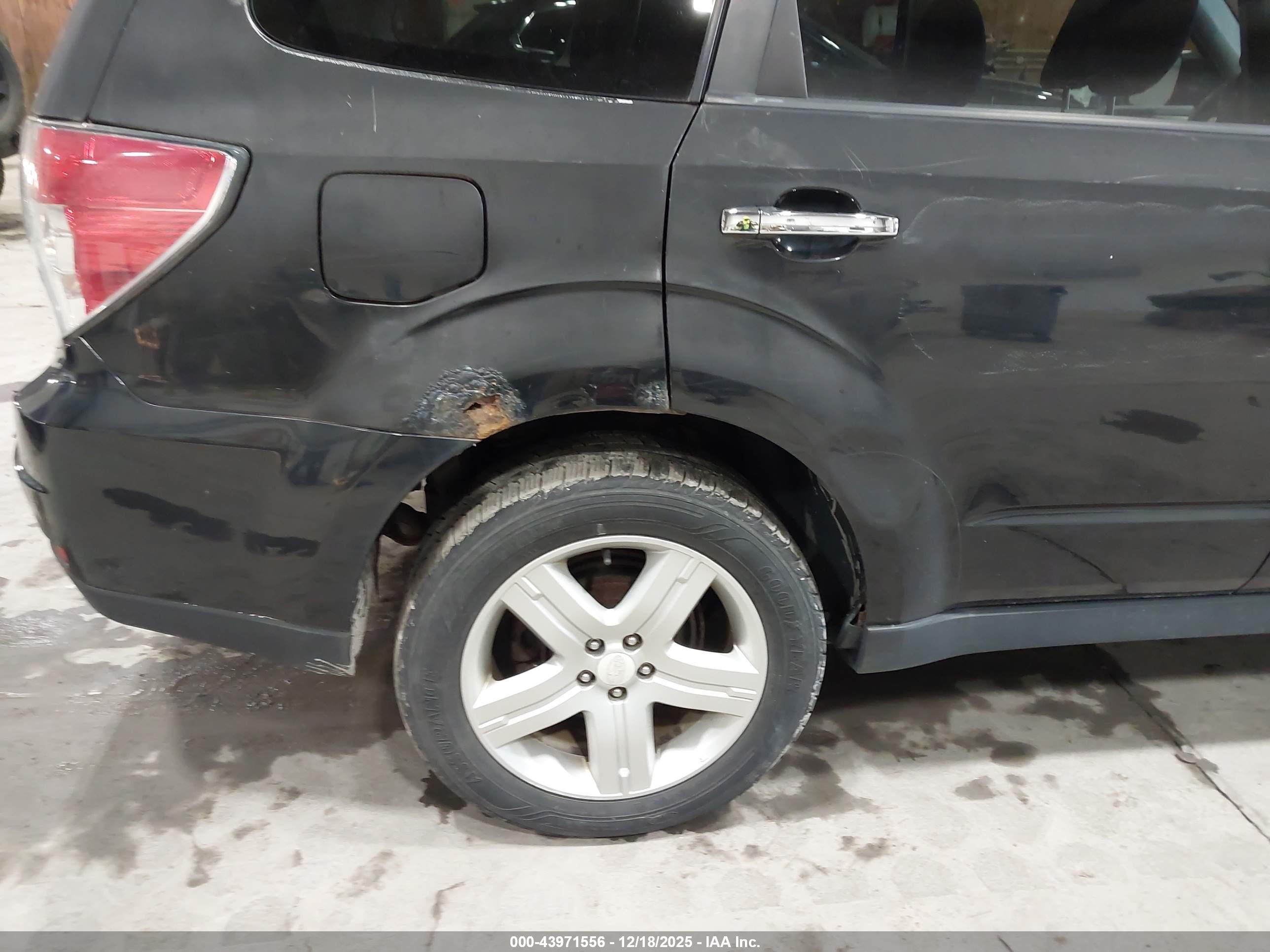 SUBARU FORESTER image 6