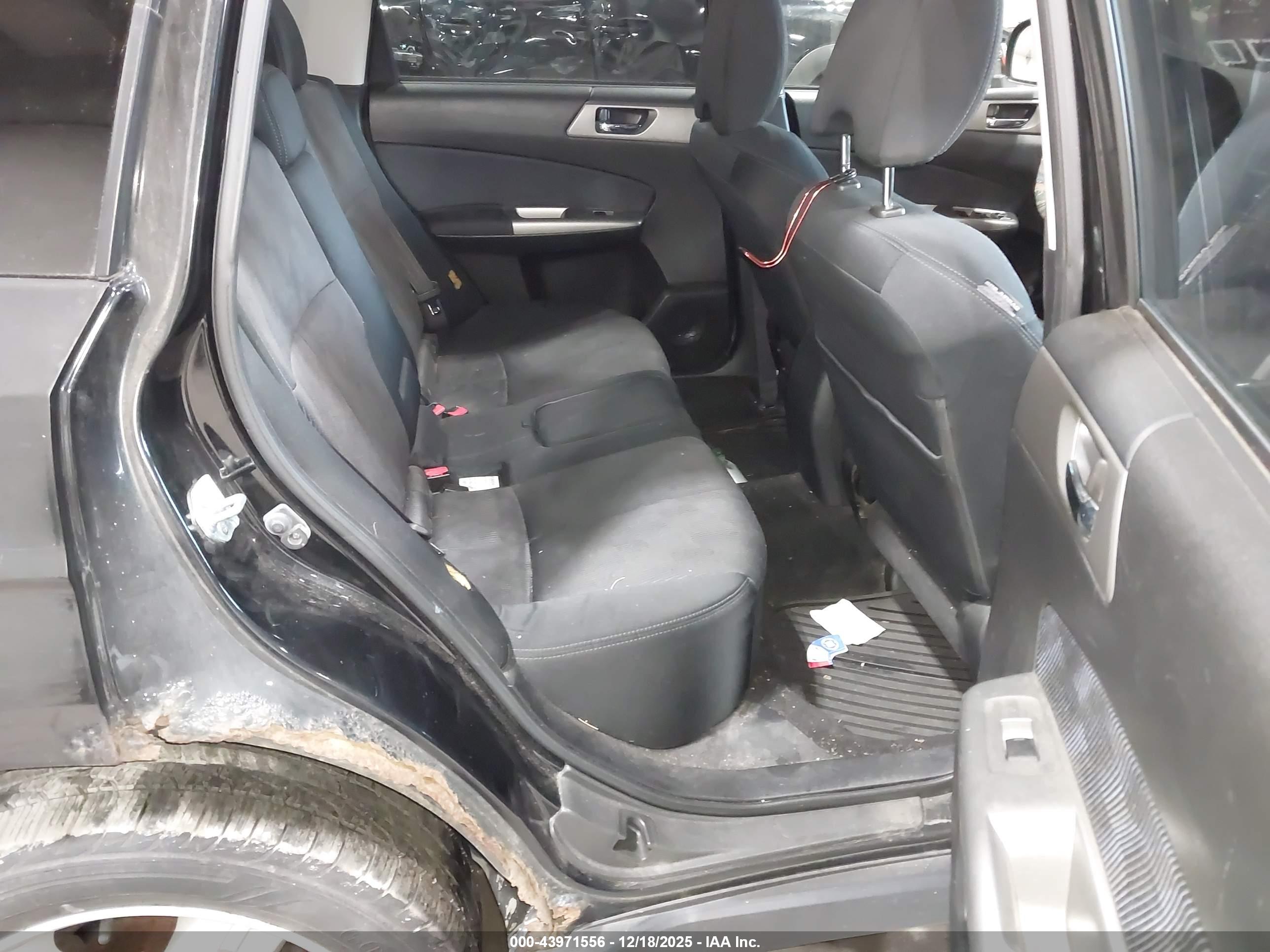 SUBARU FORESTER image 8