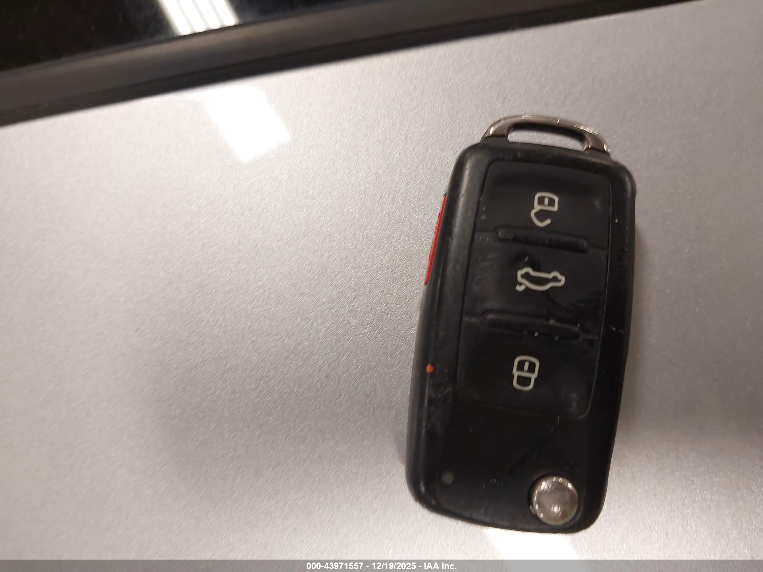 VOLKSWAGEN PASSAT image 11