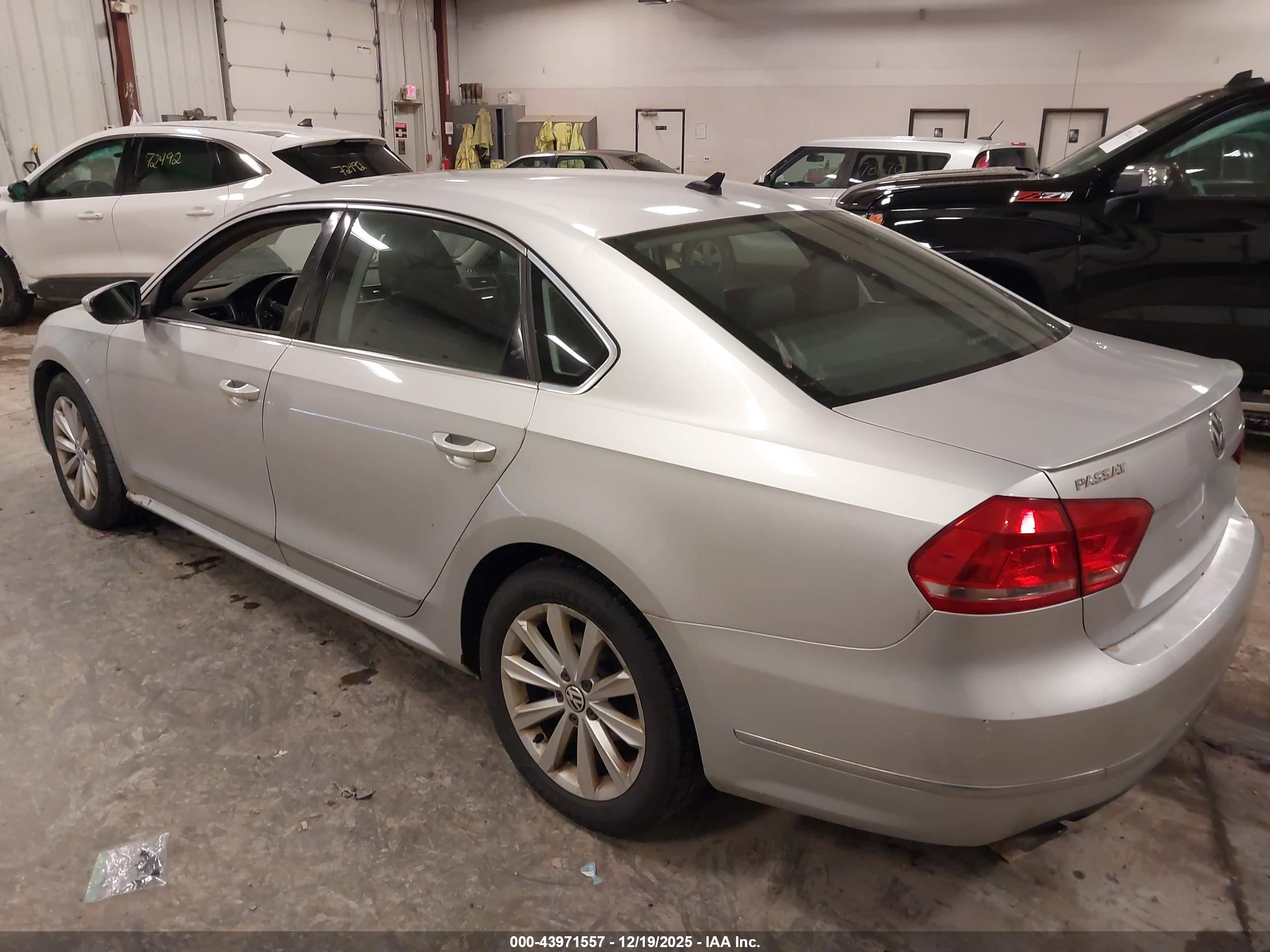 VOLKSWAGEN PASSAT image 3