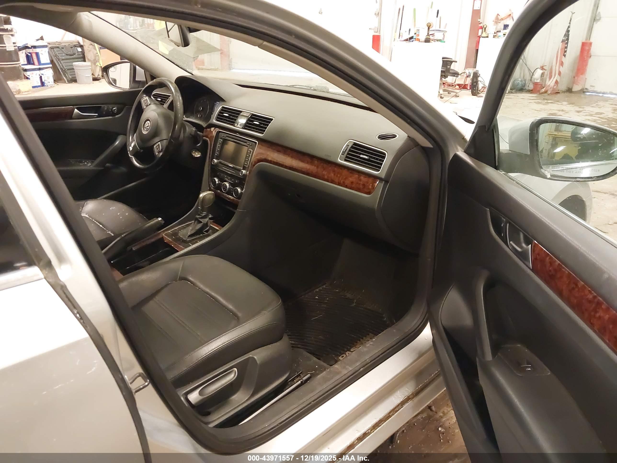 VOLKSWAGEN PASSAT image 5