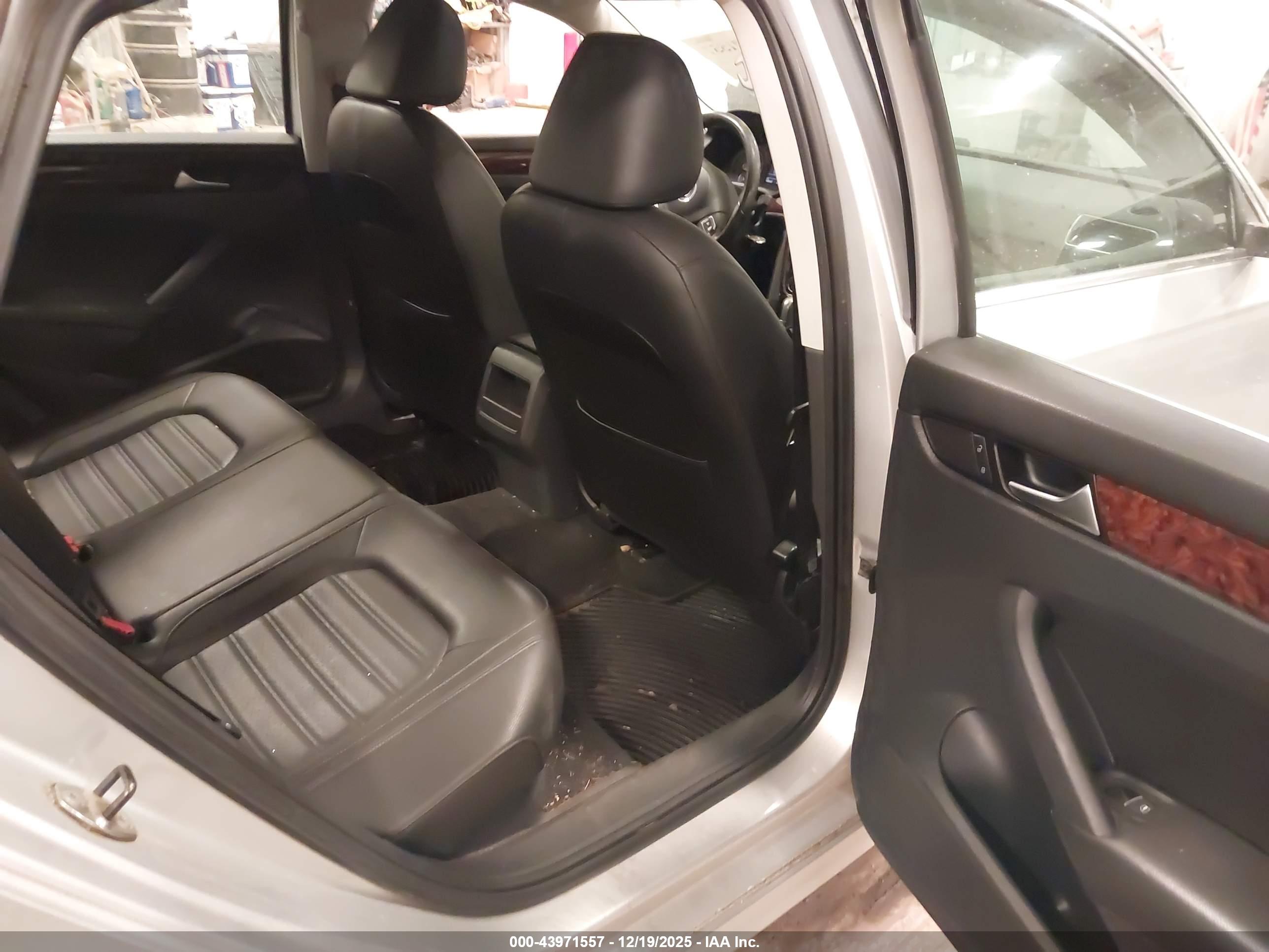 VOLKSWAGEN PASSAT image 8