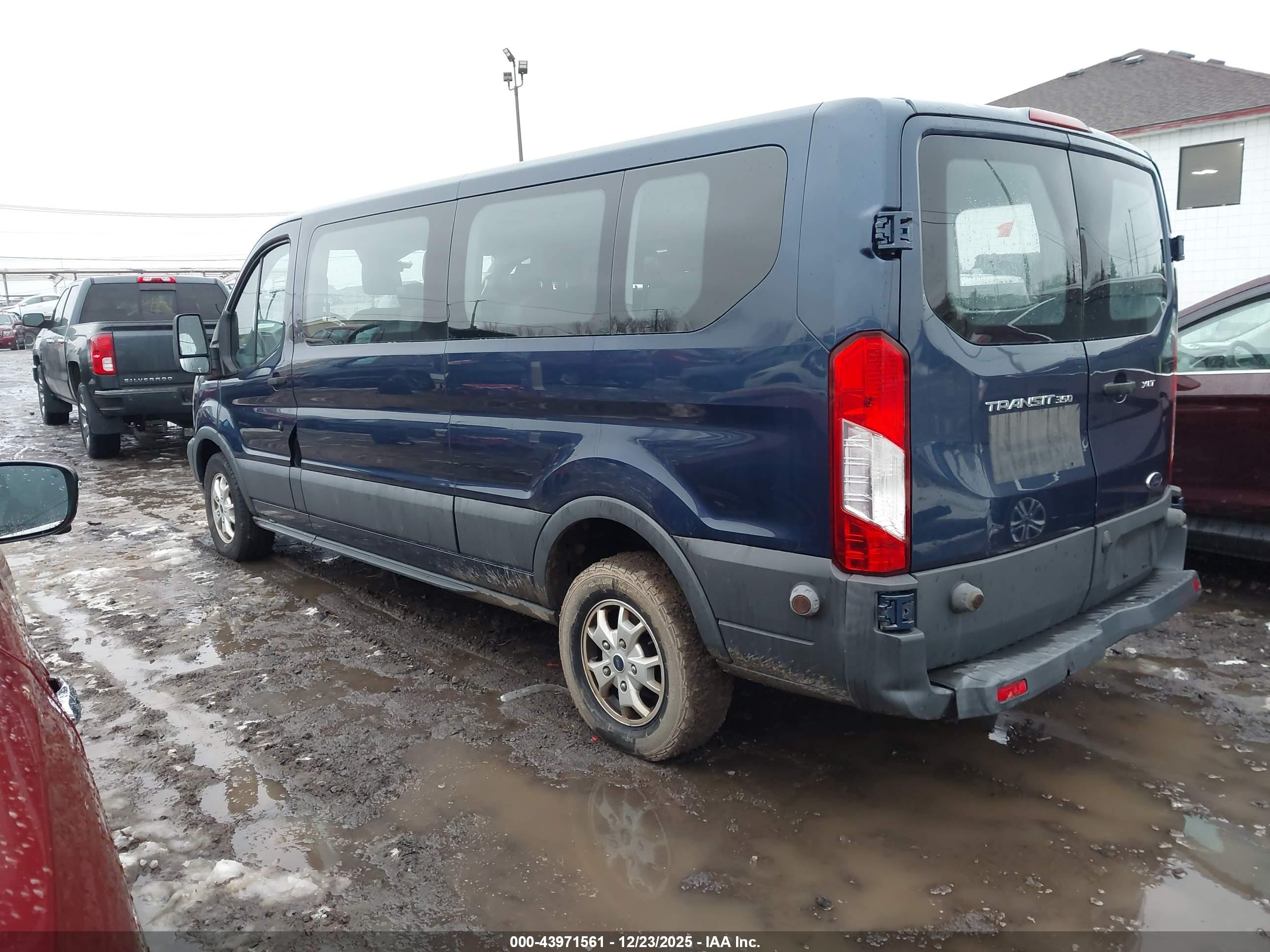 FORD TRANSIT-350 image 3