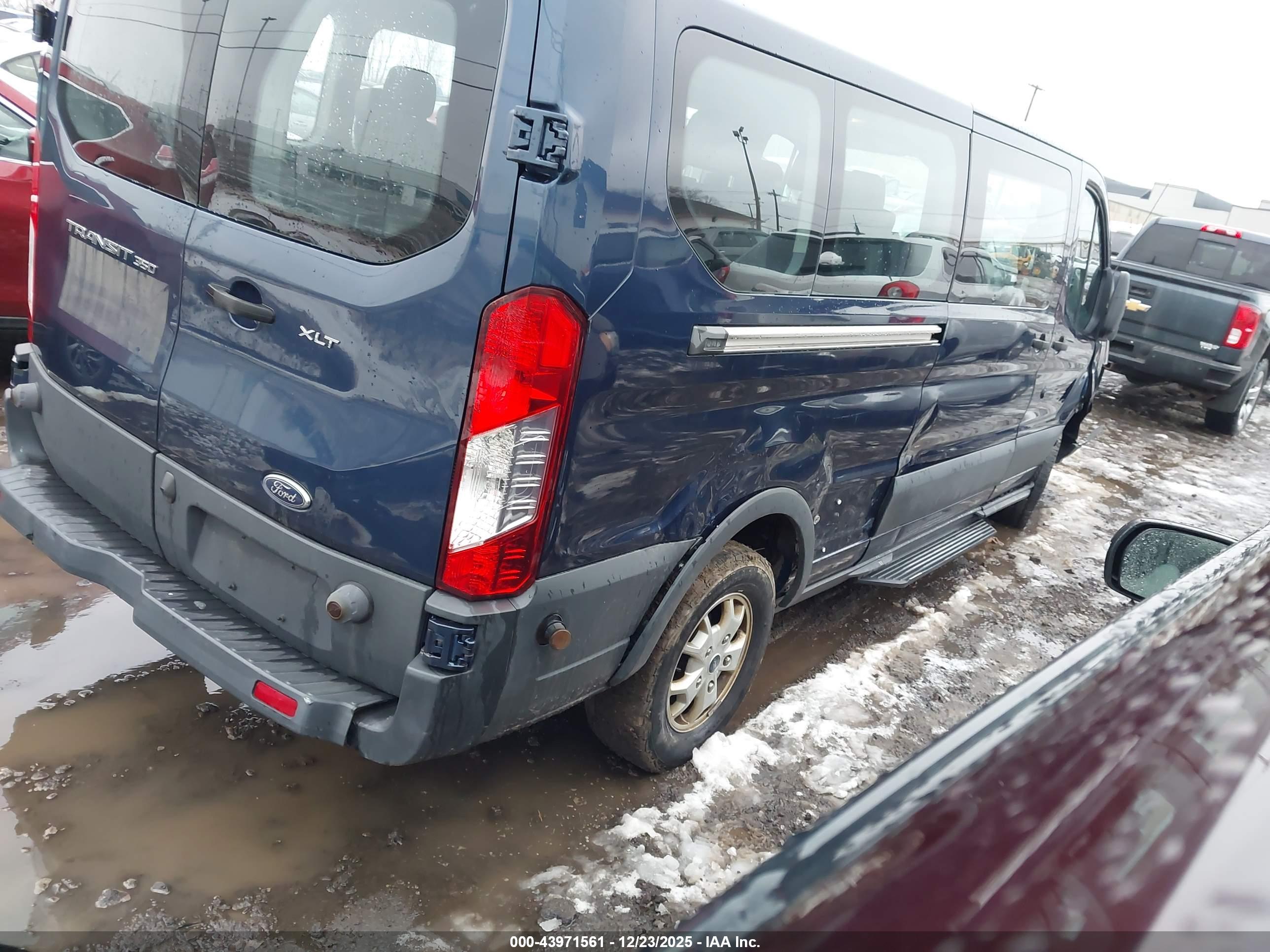 FORD TRANSIT-350 image 4