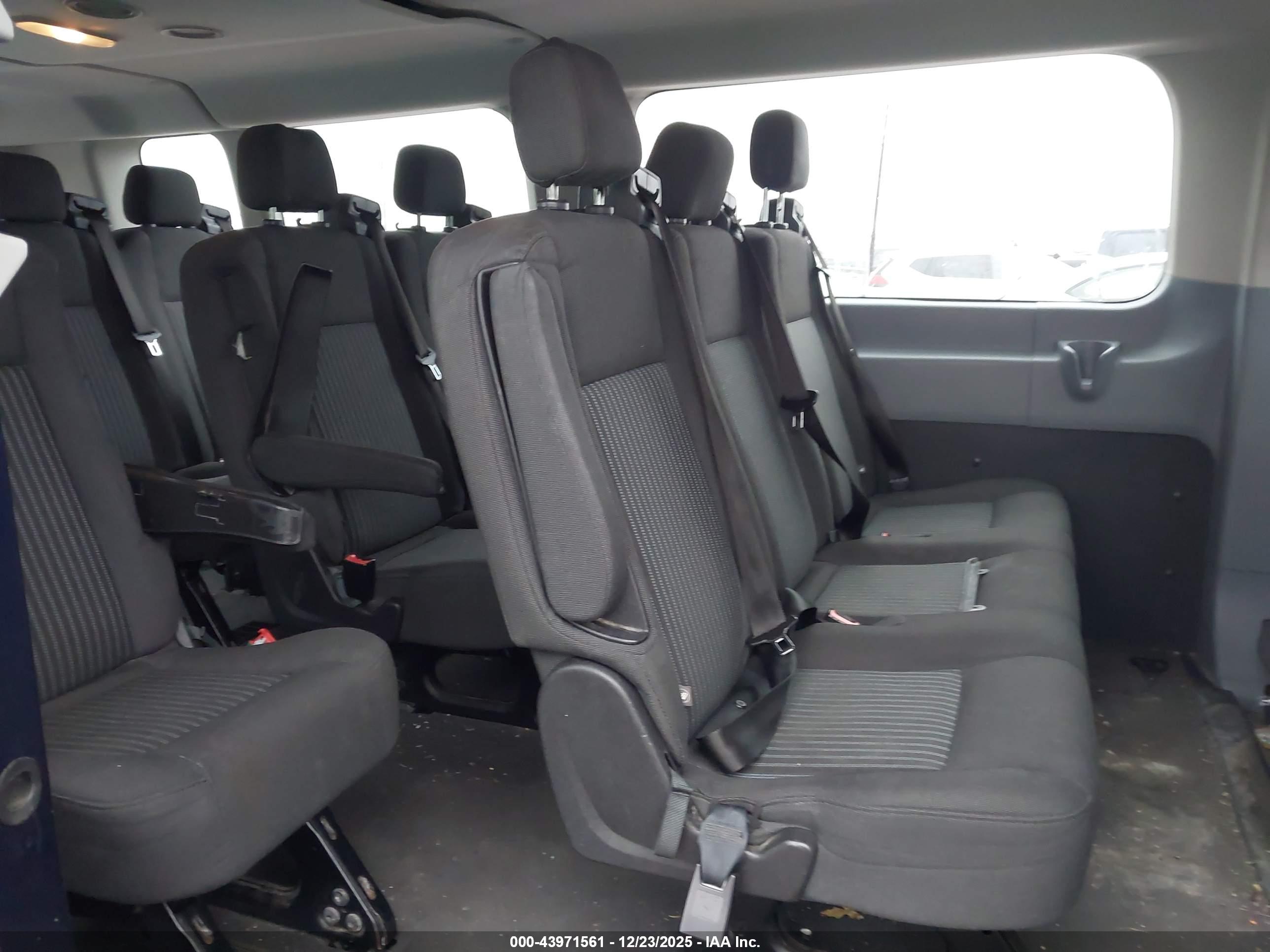 FORD TRANSIT-350 image 8