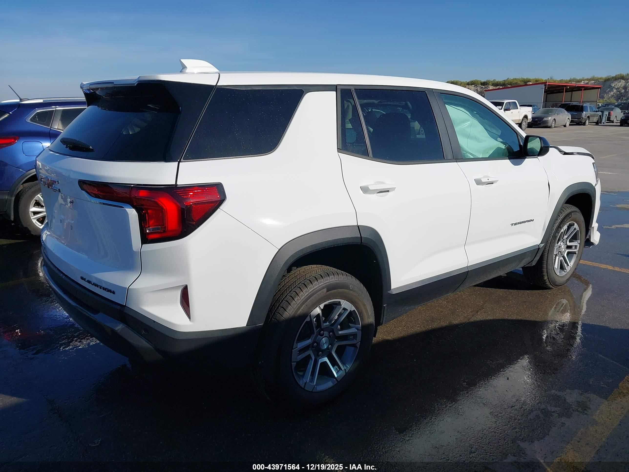 GMC TERRAIN image 4