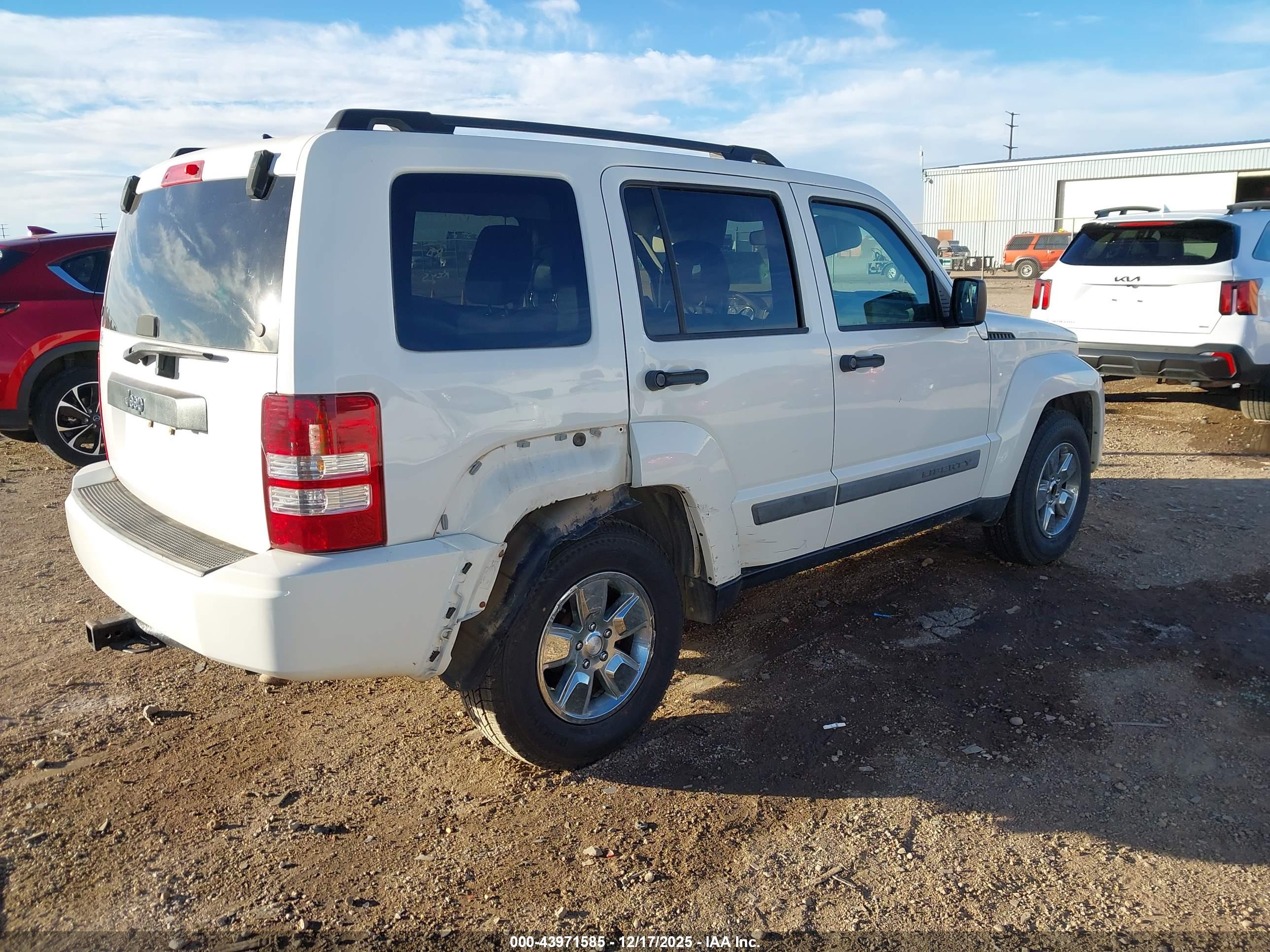 JEEP LIBERTY image 4