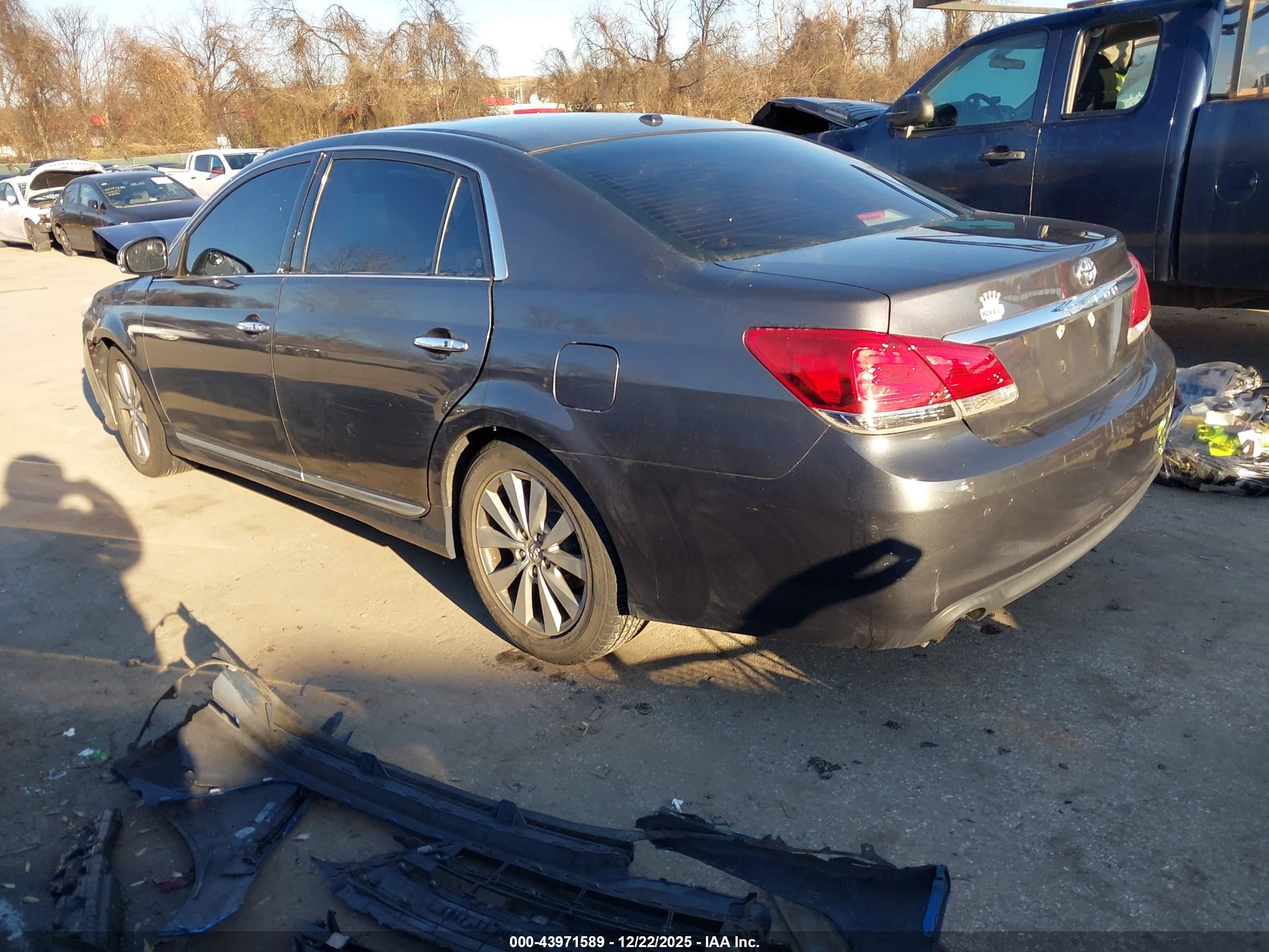 TOYOTA AVALON image 3