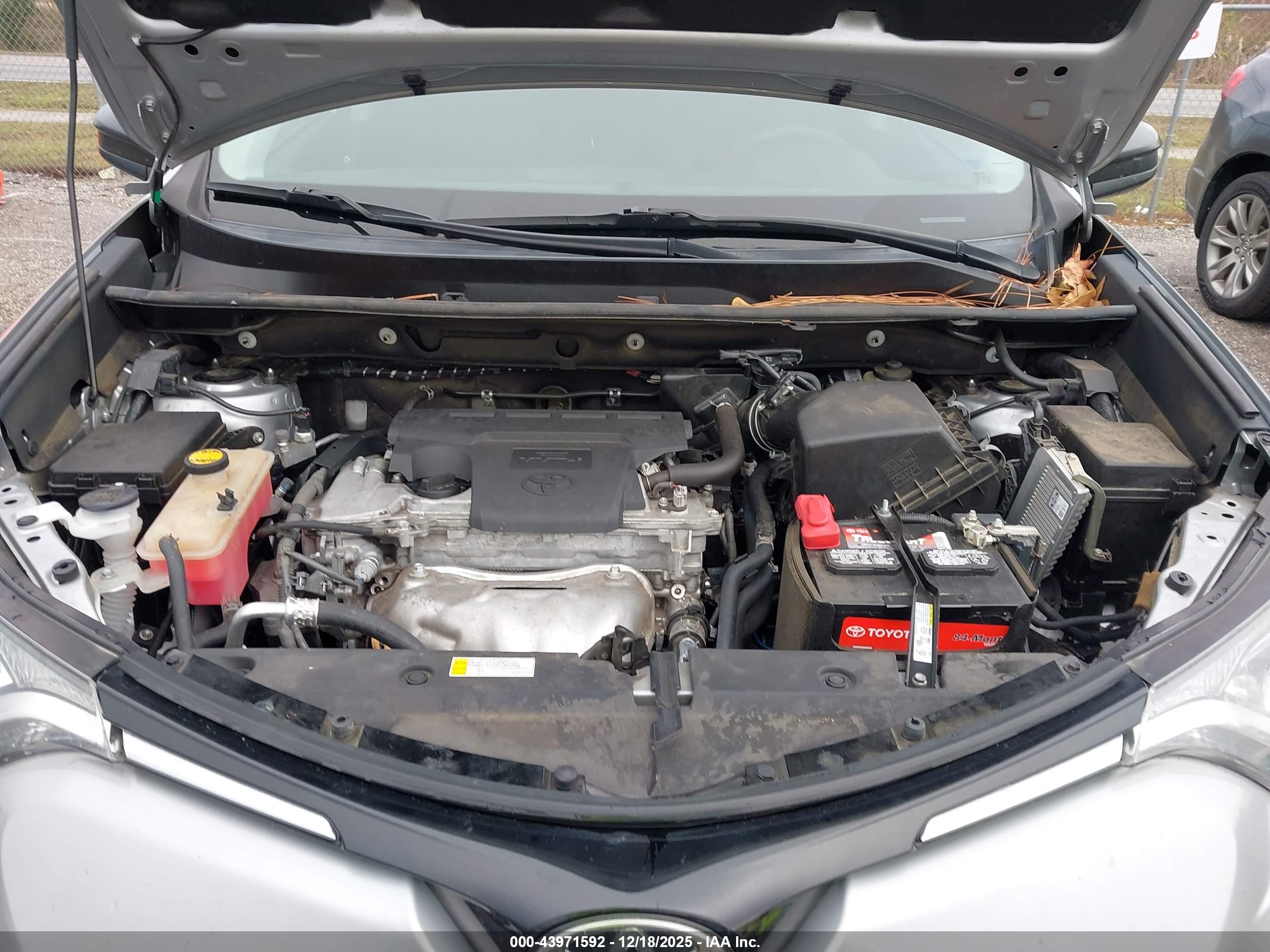 TOYOTA RAV4 image 10
