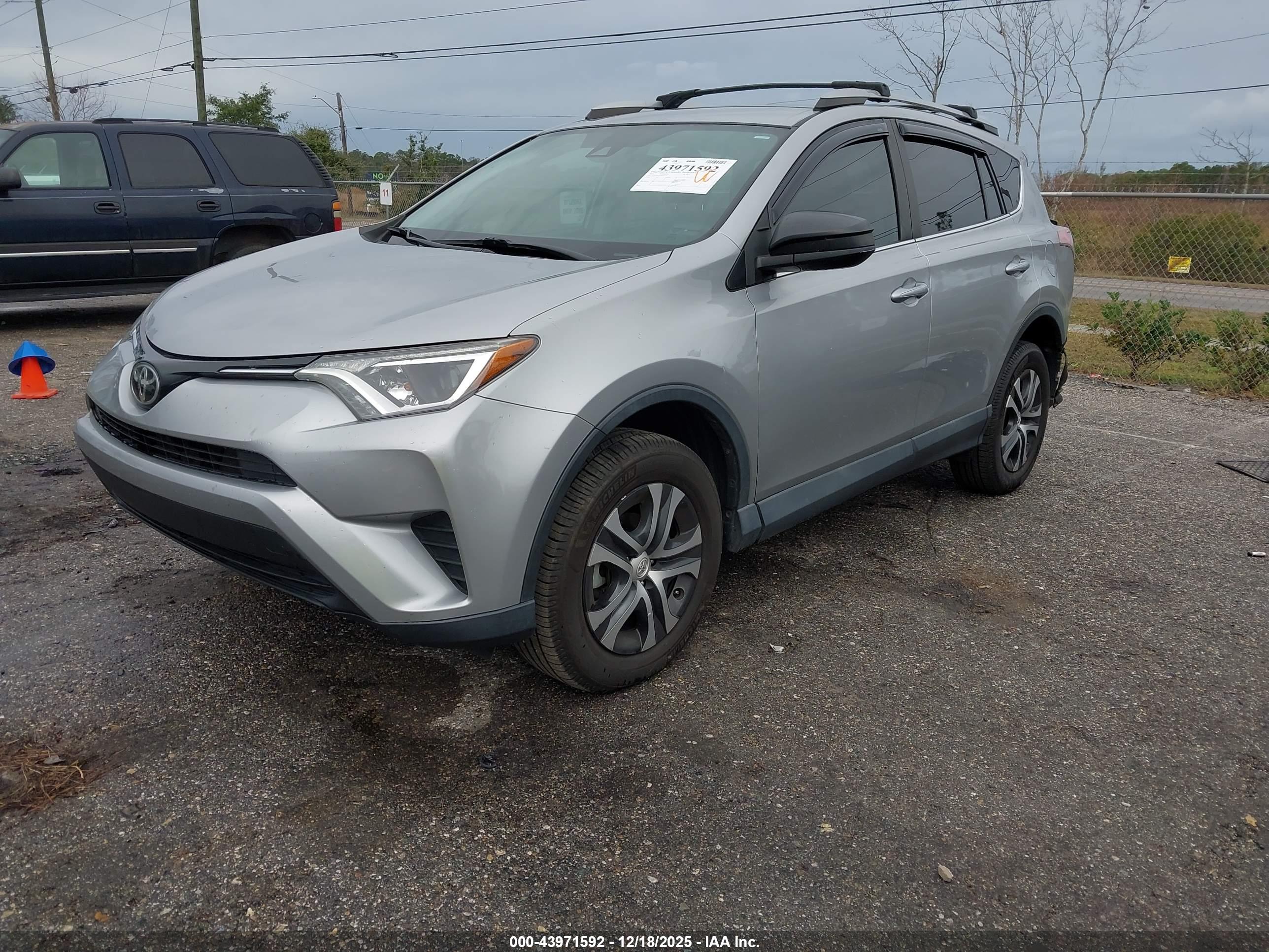 TOYOTA RAV4 image 2