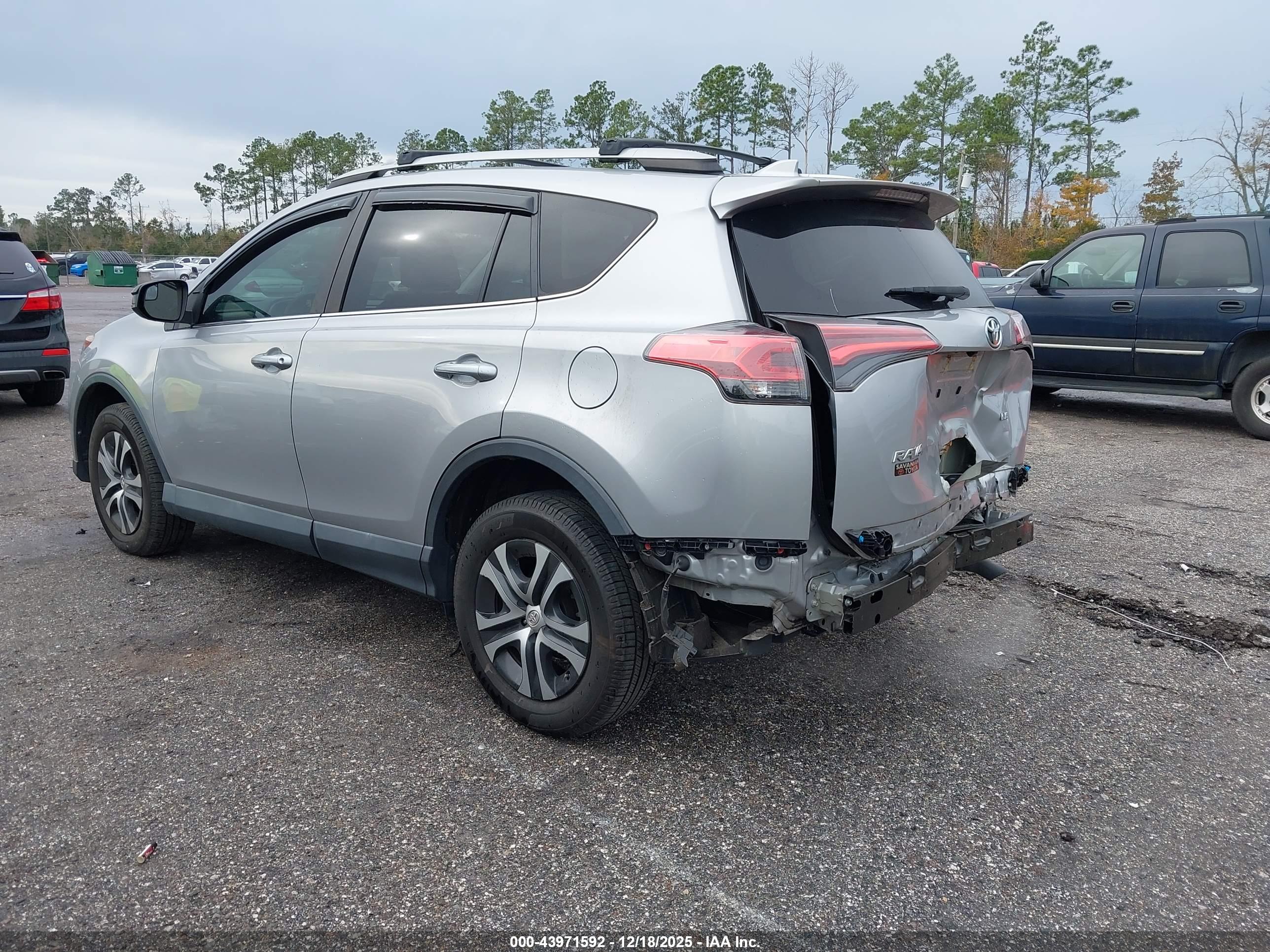 TOYOTA RAV4 image 3