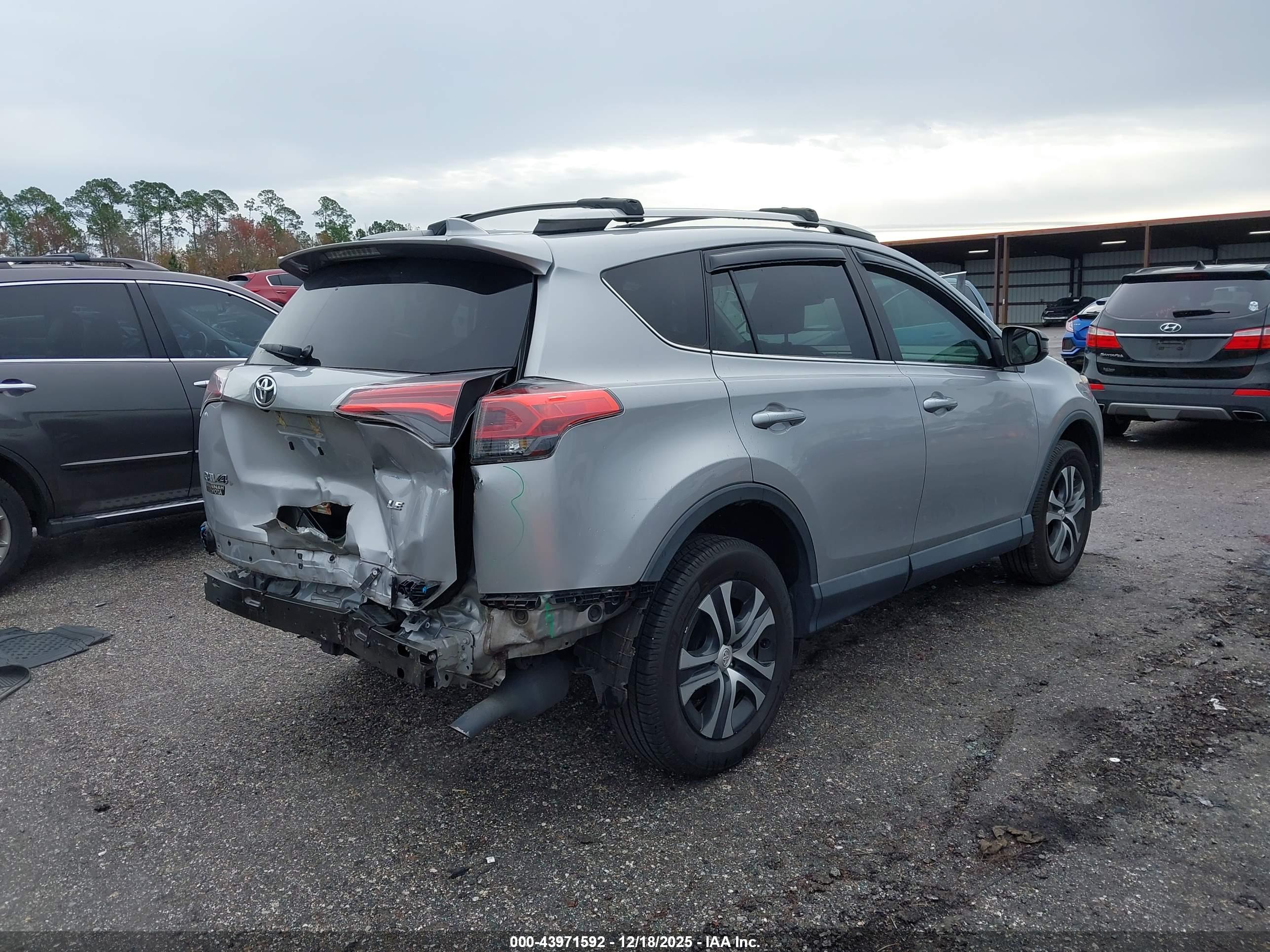 TOYOTA RAV4 image 4