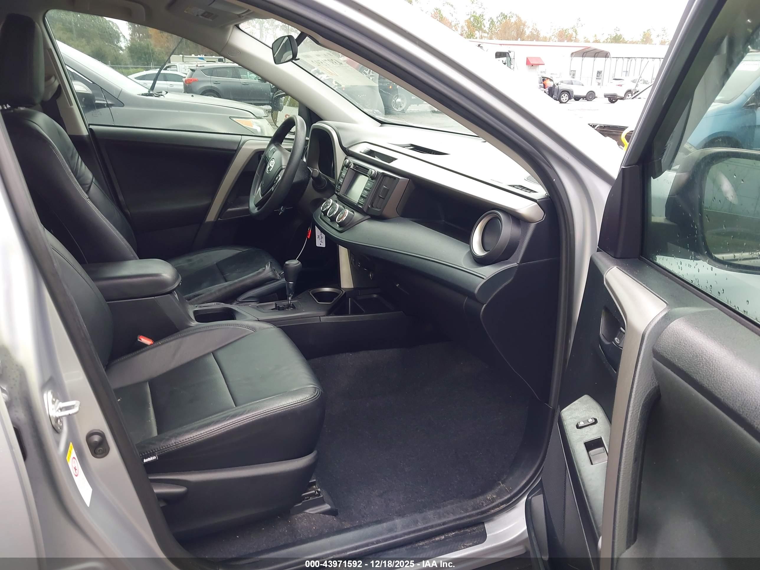 TOYOTA RAV4 image 5