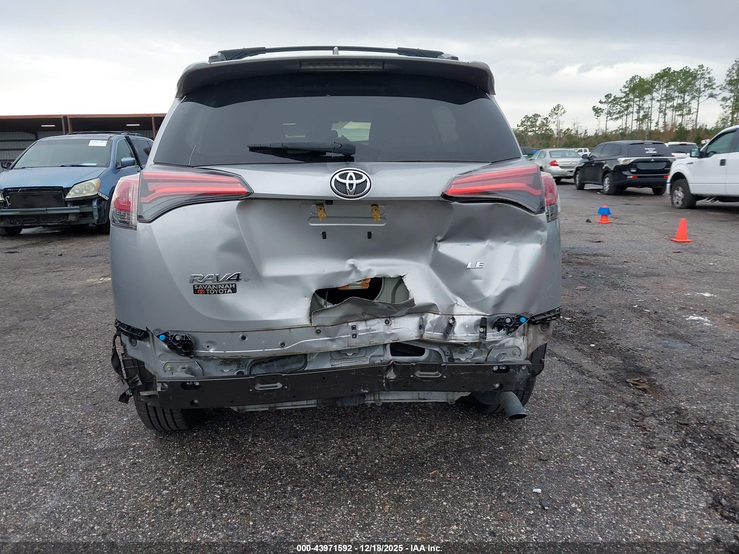 TOYOTA RAV4 image 6