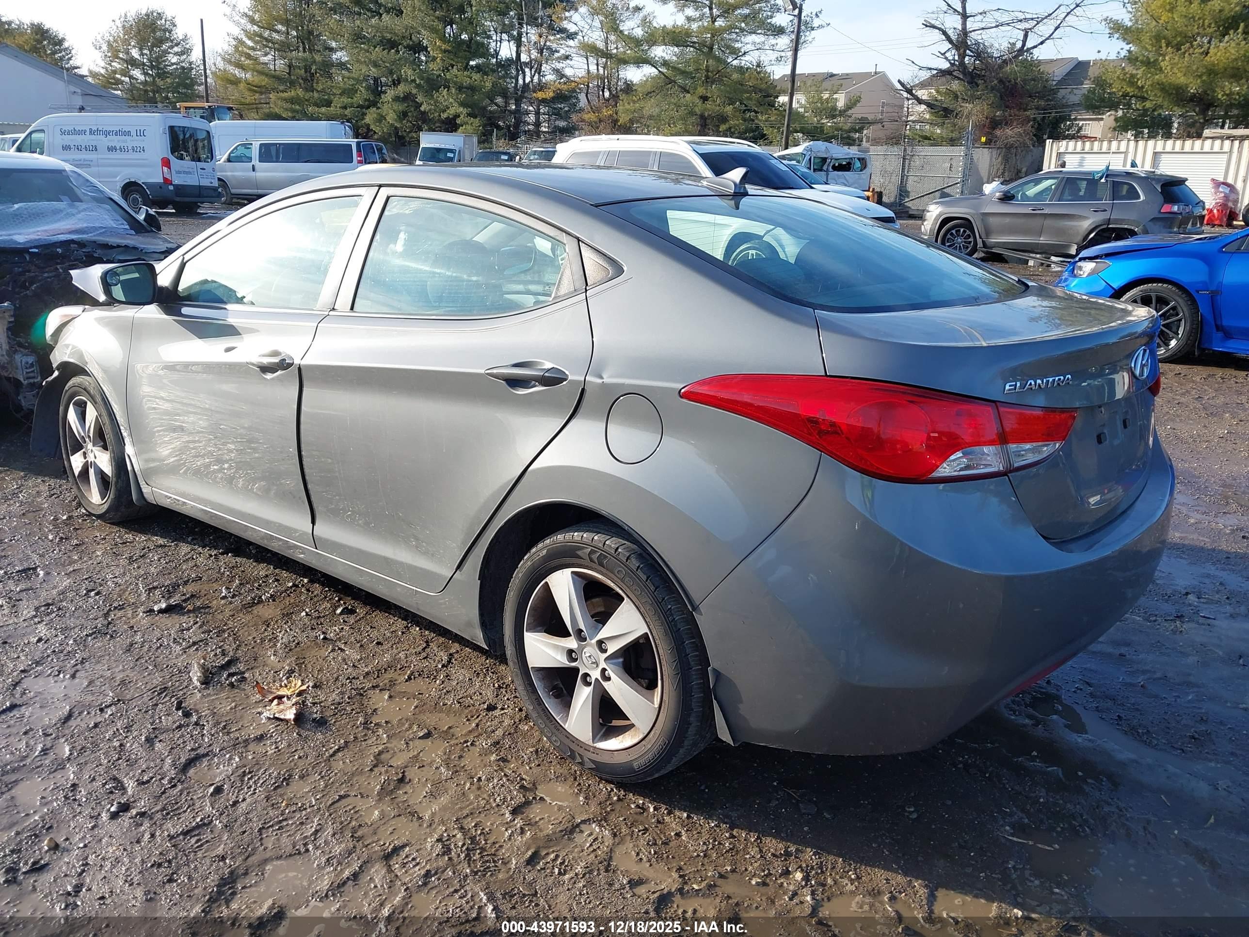 HYUNDAI ELANTRA image 3