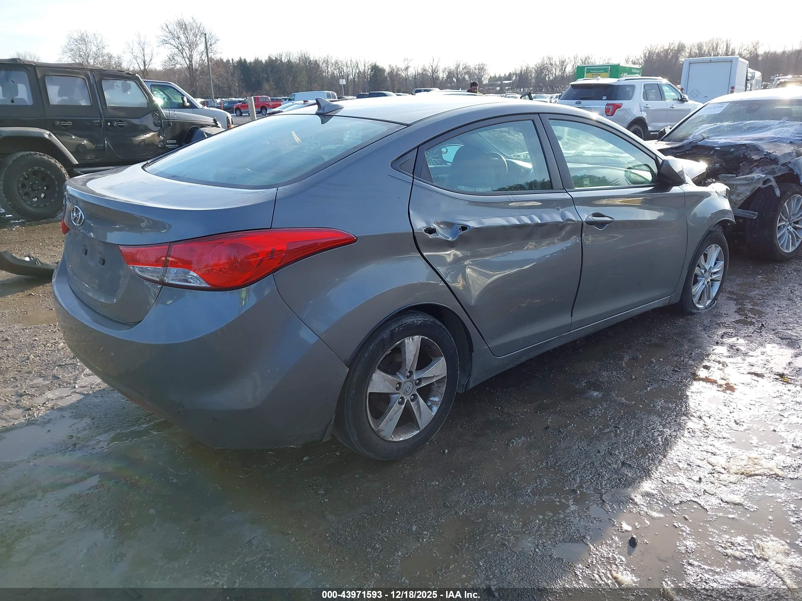 HYUNDAI ELANTRA image 4