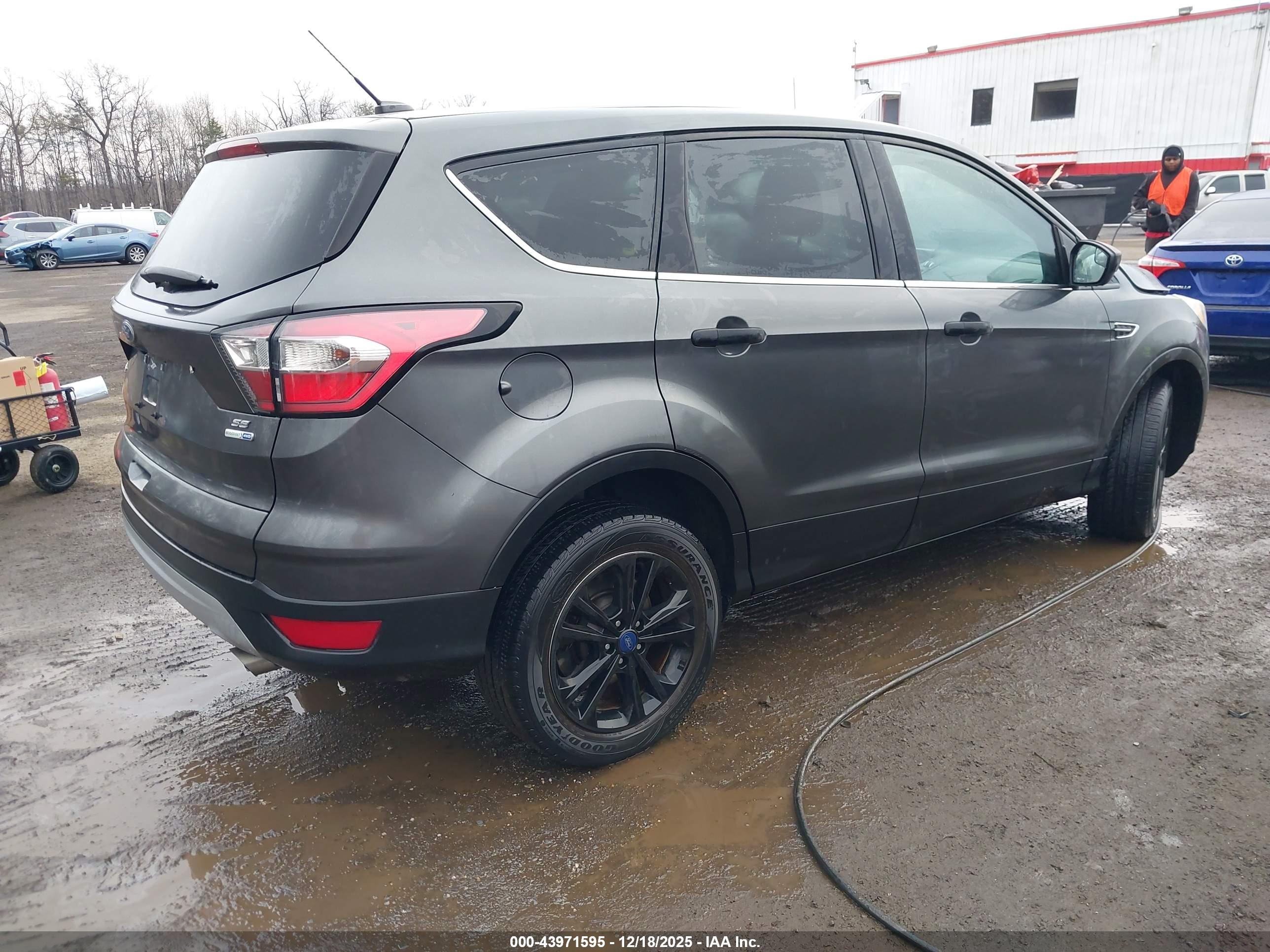 FORD ESCAPE image 4