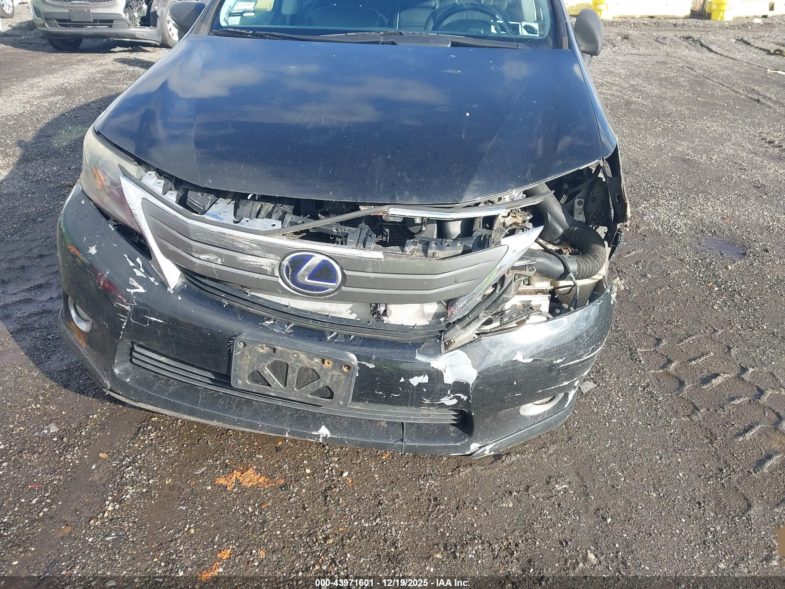 LEXUS HS image 6