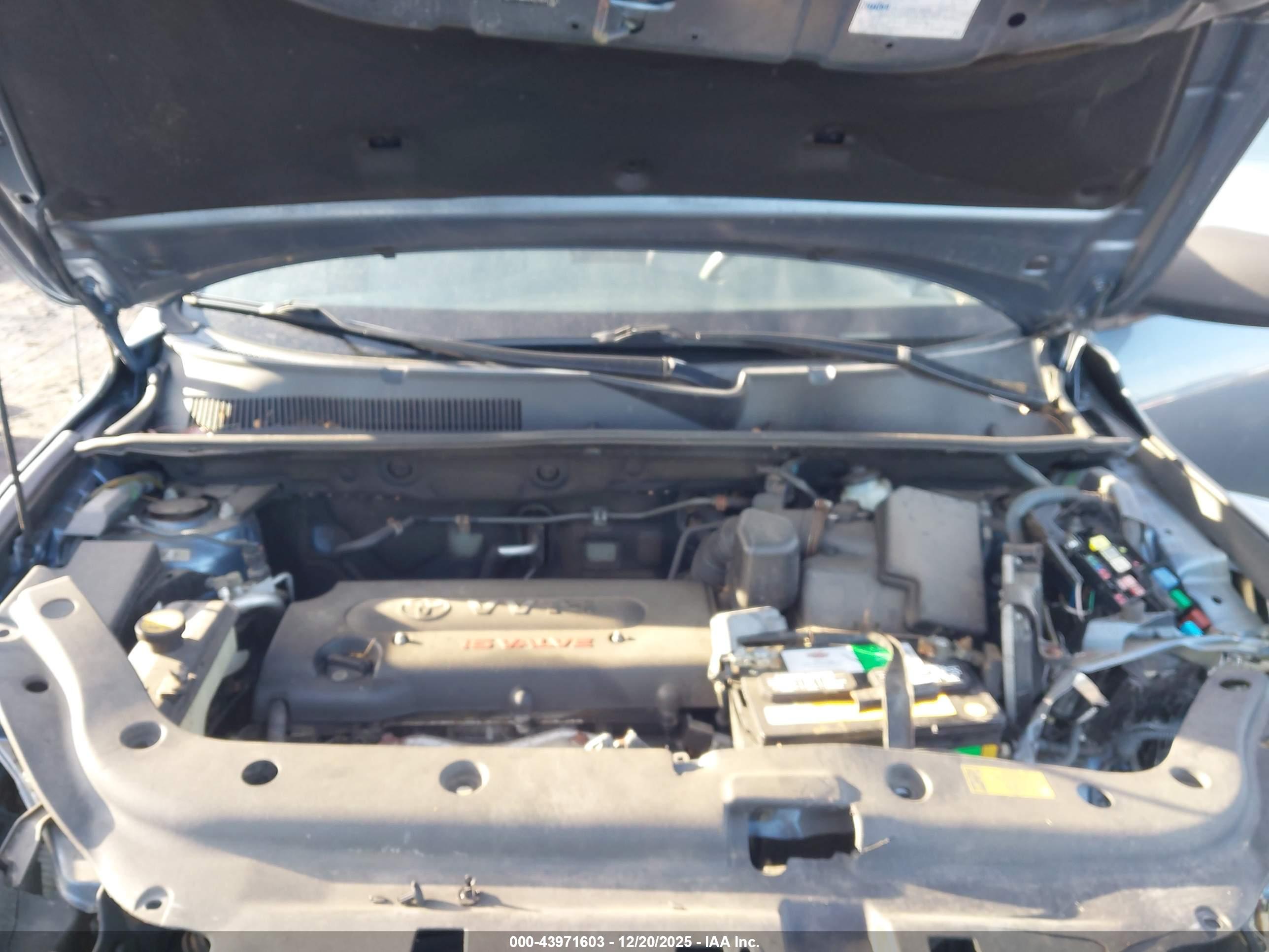 TOYOTA RAV4 image 10