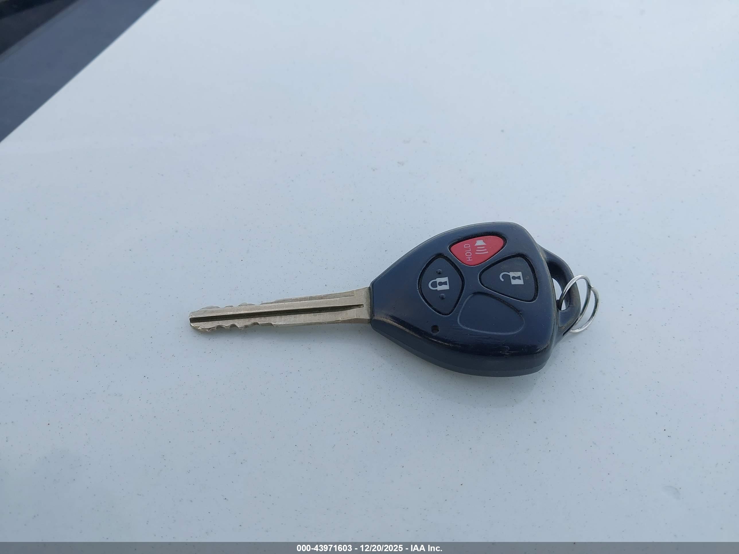 TOYOTA RAV4 image 11