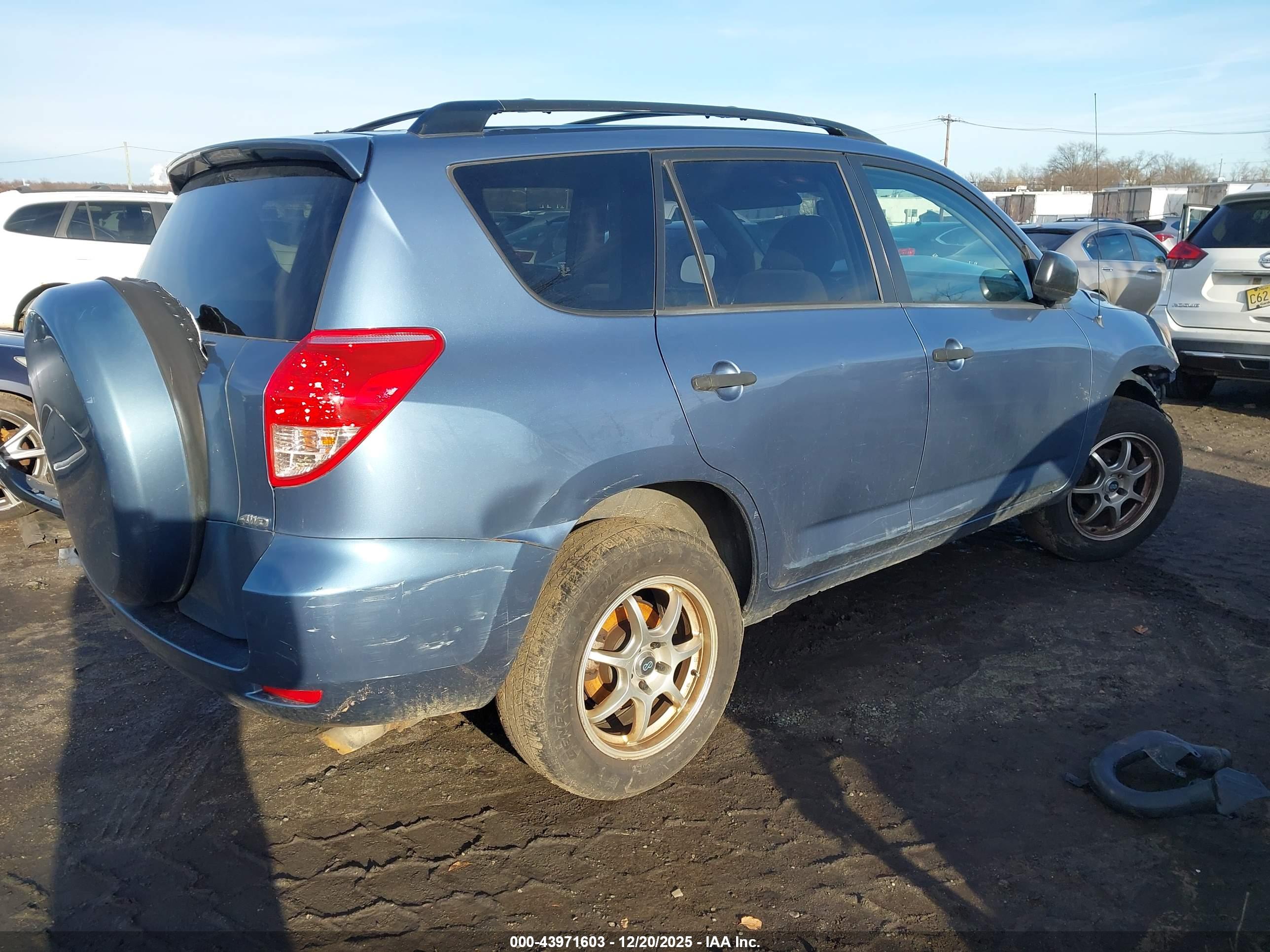 TOYOTA RAV4 image 4