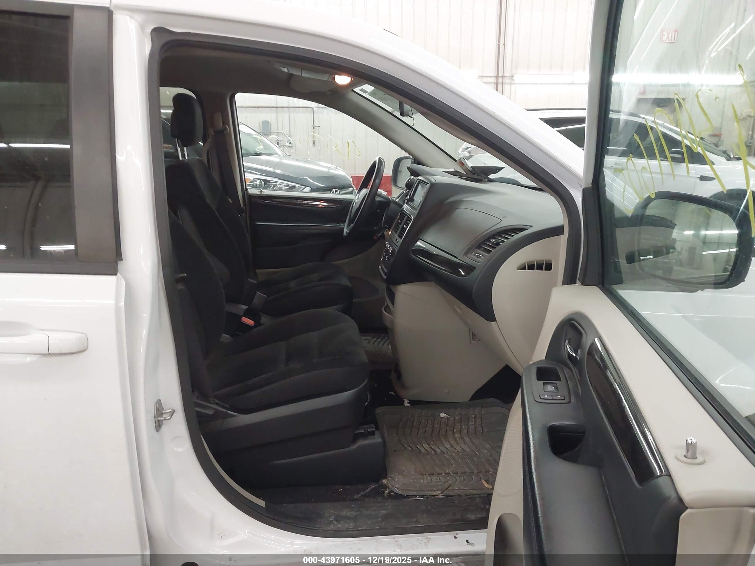 DODGE GRAND image 5