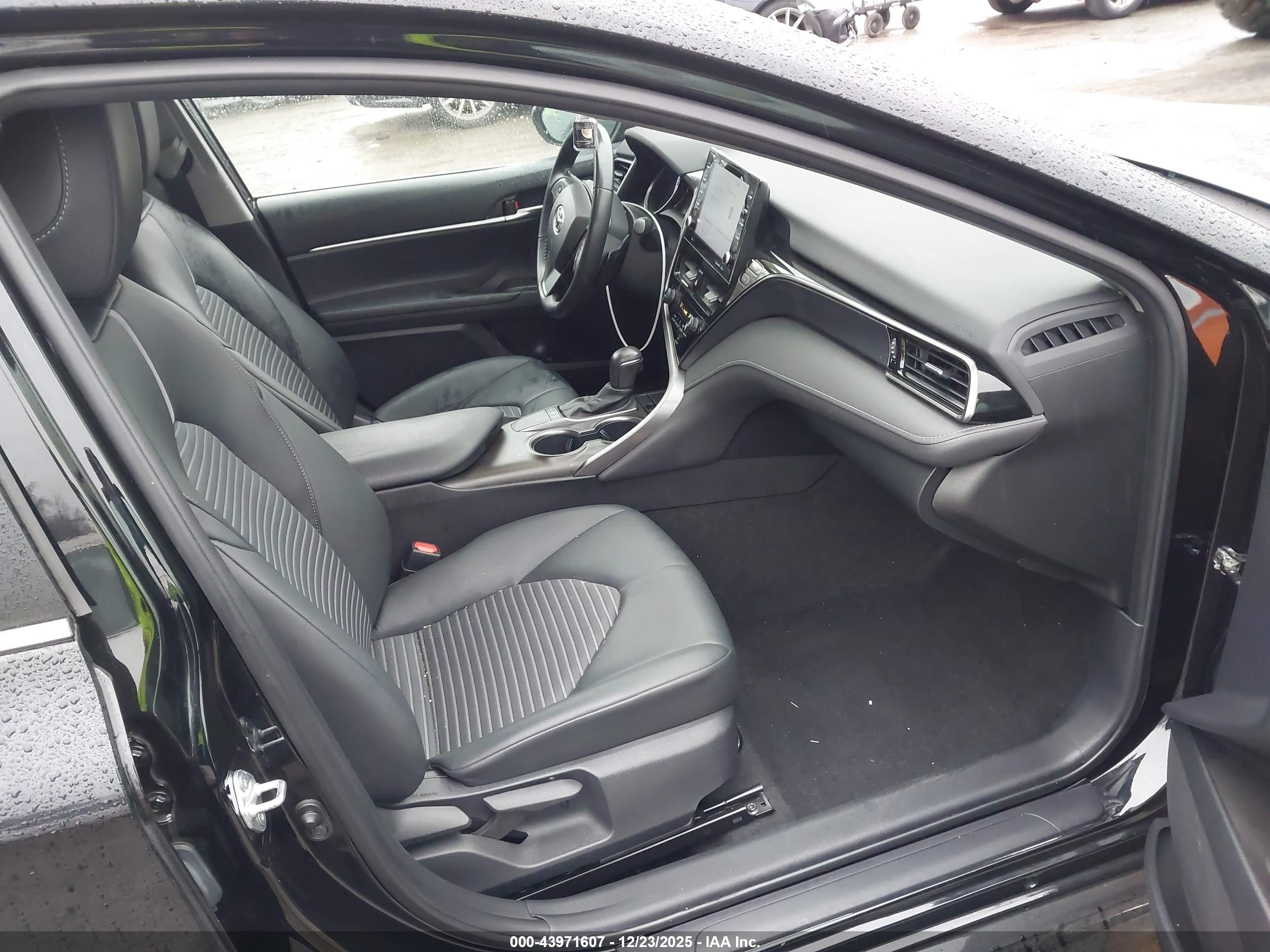TOYOTA CAMRY image 5