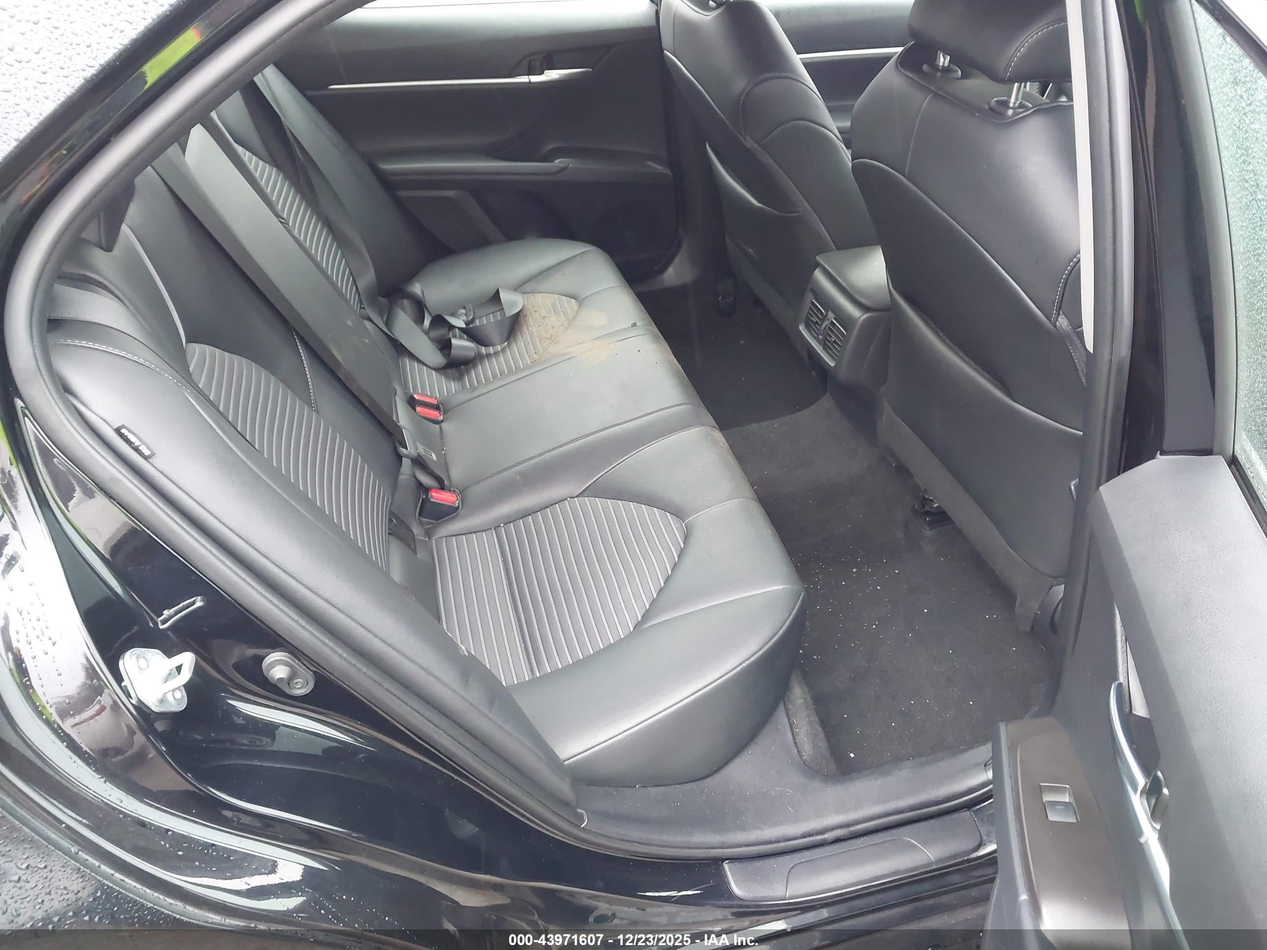 TOYOTA CAMRY image 8