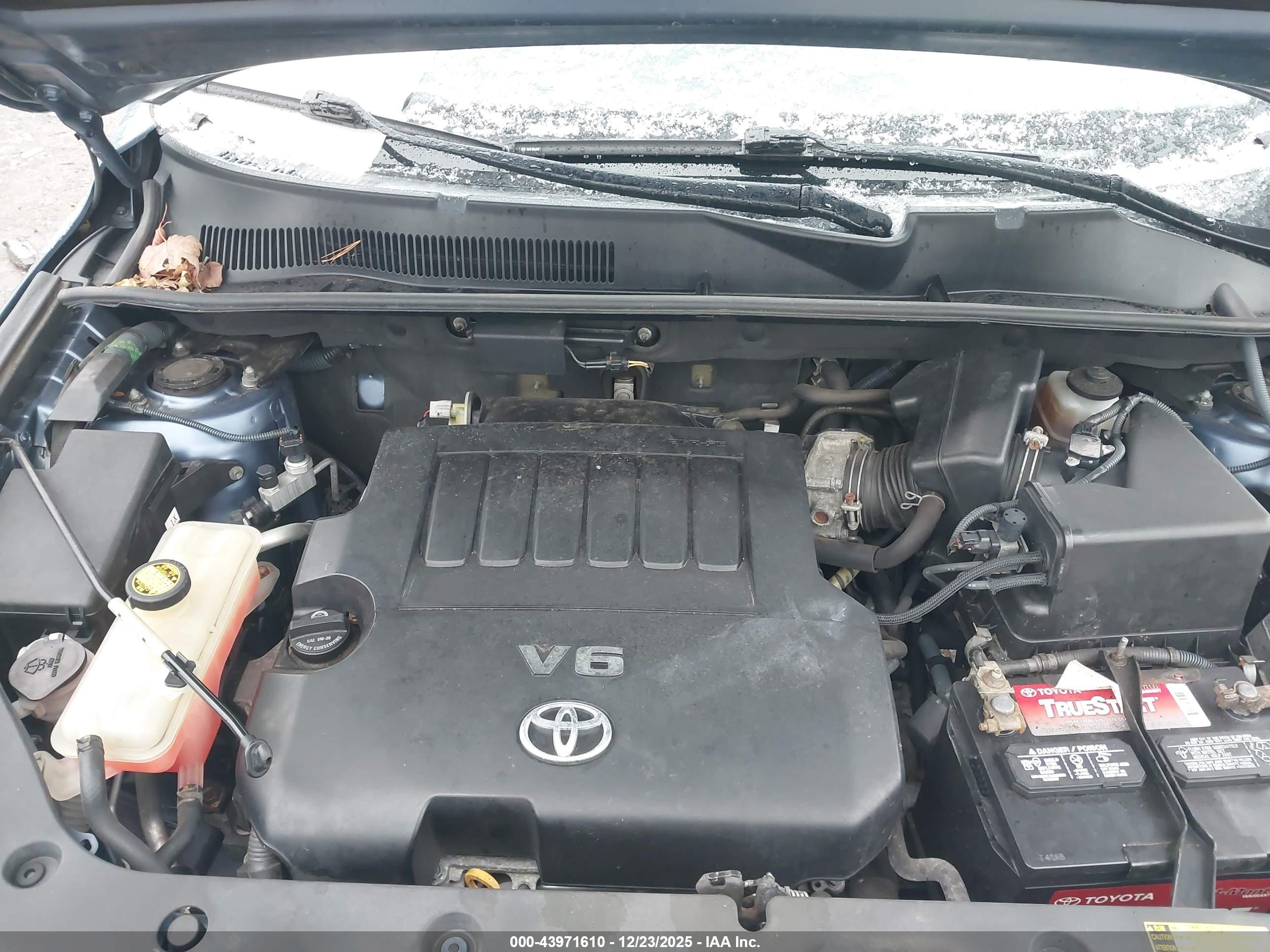 TOYOTA RAV4 image 10
