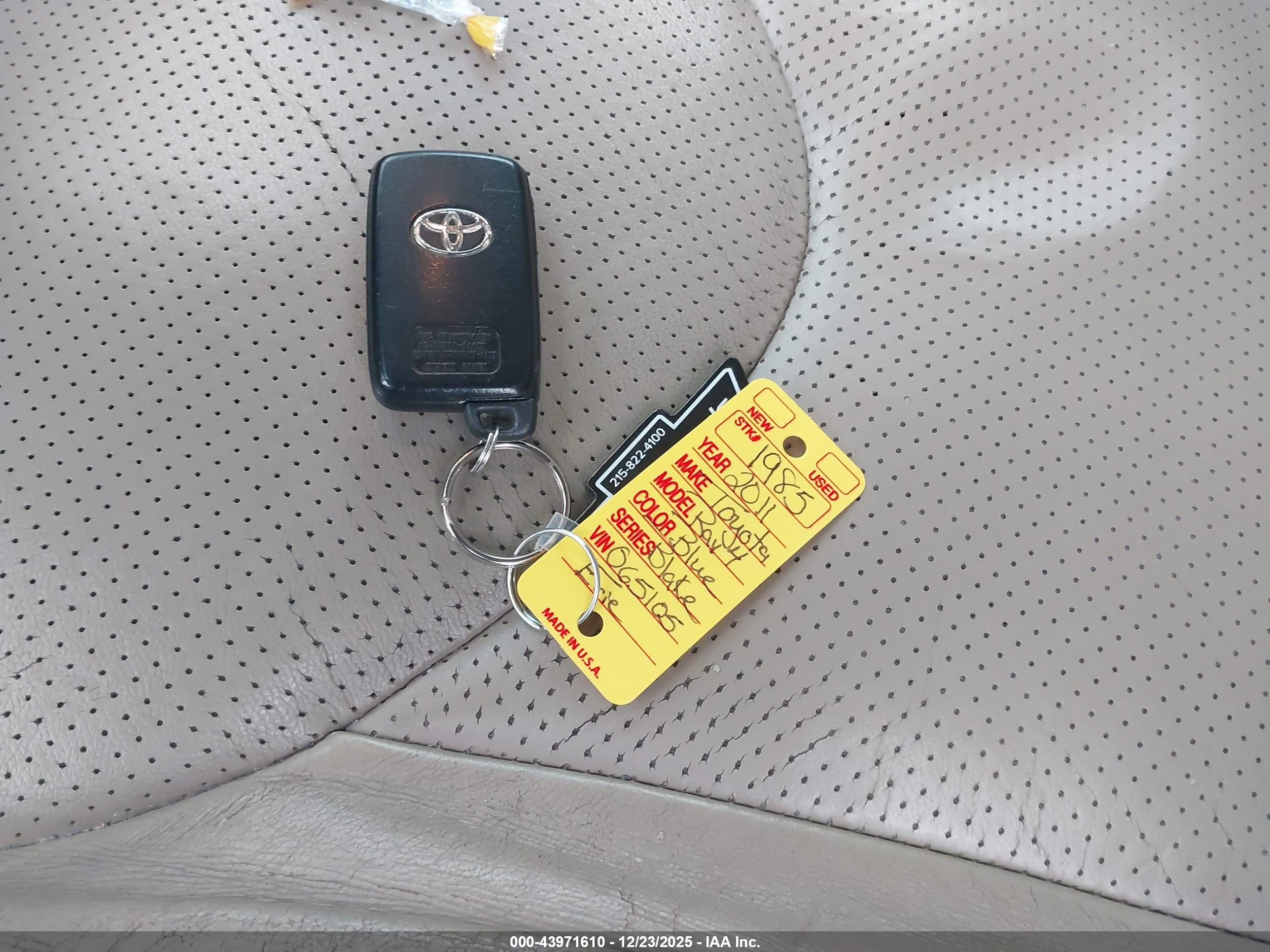 TOYOTA RAV4 image 11